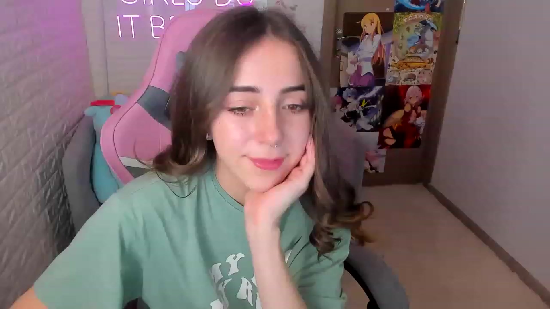 Gallery image thumbnail from ElsaYoung's myfreecams stream on, 01/19/2023, 11:02 image 19 of 20