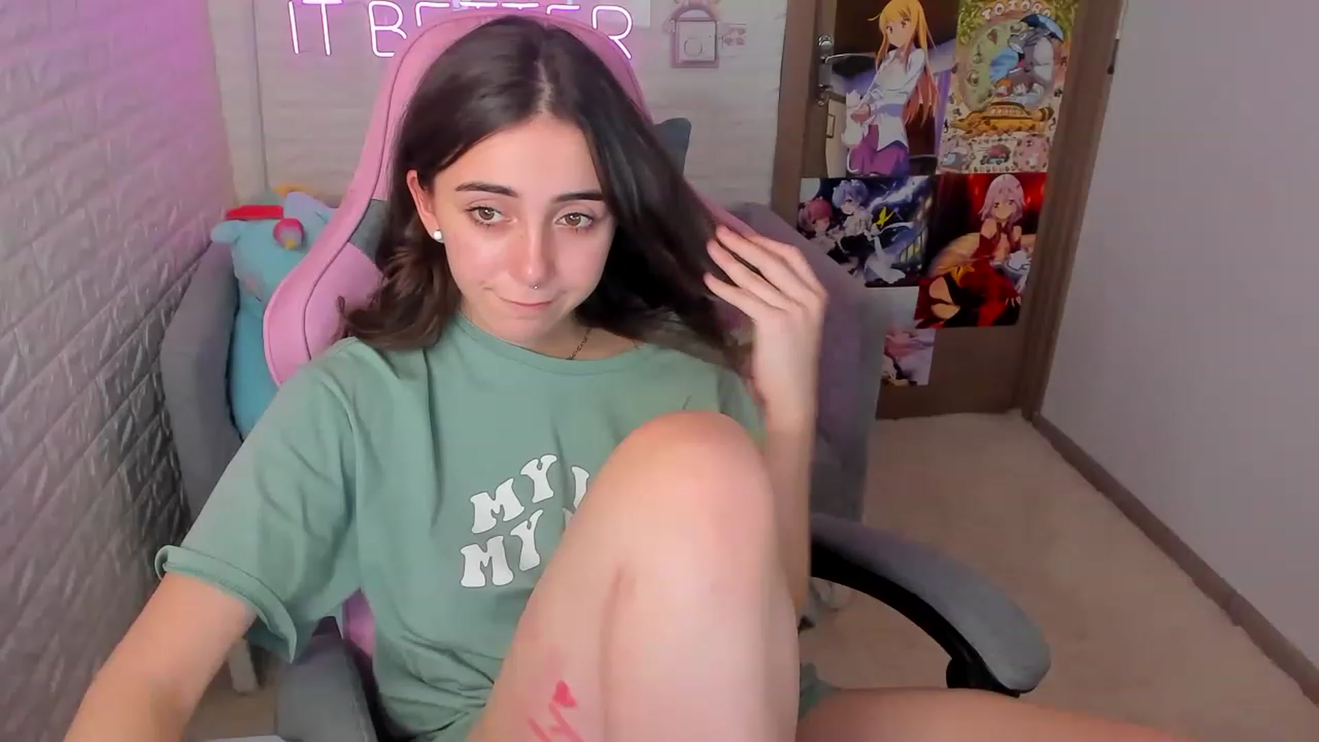 Gallery image thumbnail from ElsaYoung's myfreecams stream on, 01/19/2023, 11:02 image 8 of 20