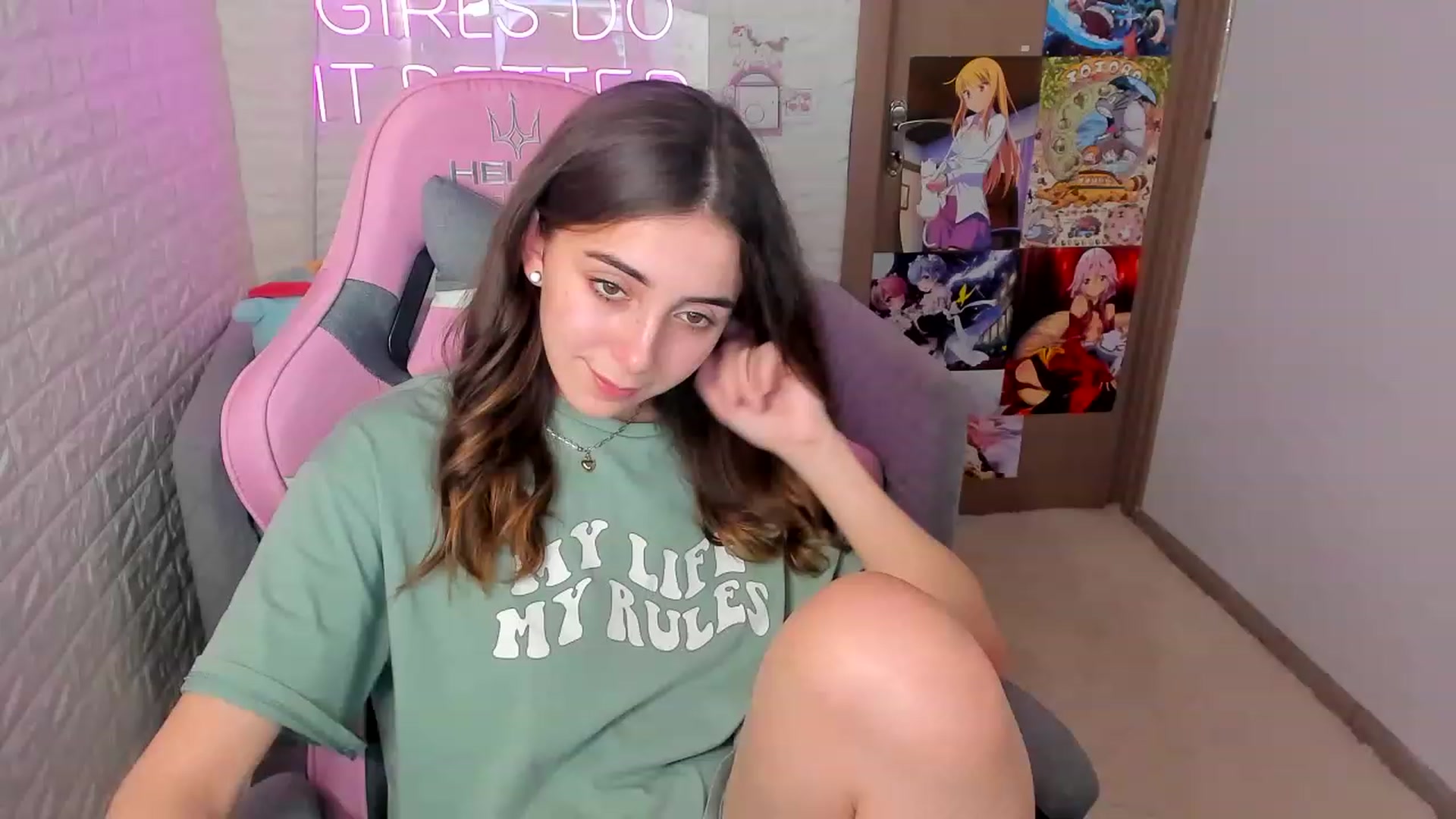 Gallery image thumbnail from ElsaYoung's myfreecams stream on, 01/19/2023, 12:03 image 8 of 20