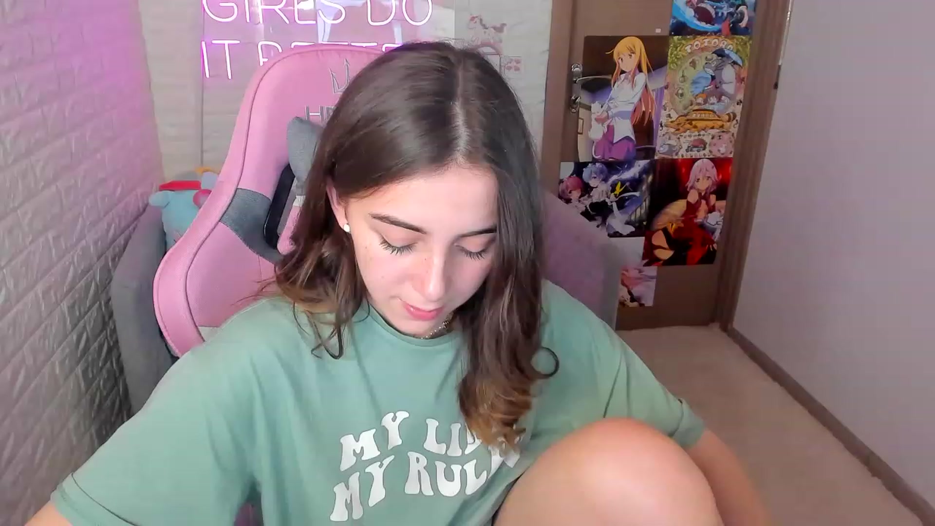 Gallery image thumbnail from ElsaYoung's myfreecams stream on, 01/19/2023, 12:03 image 3 of 20