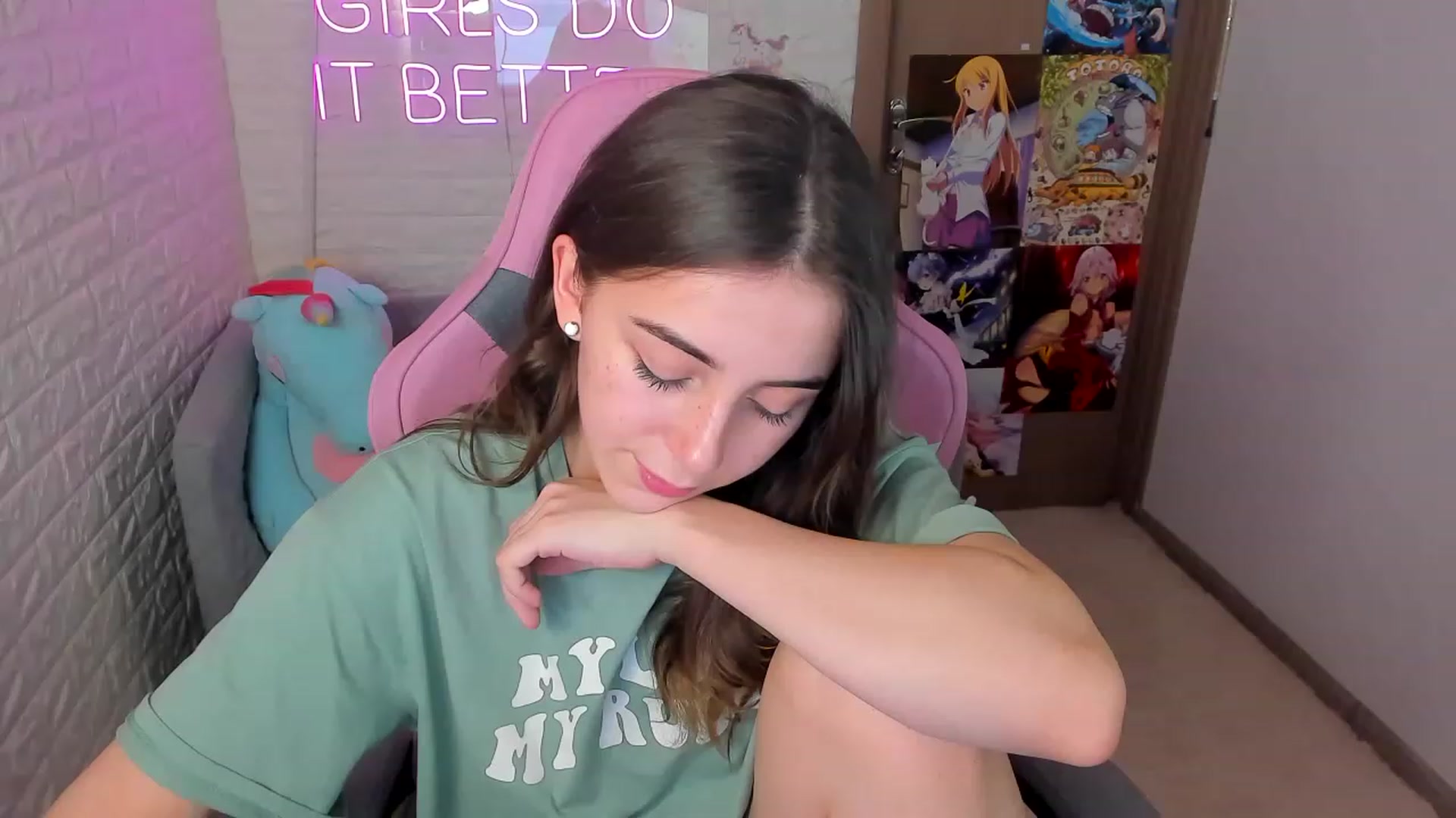 Gallery image thumbnail from ElsaYoung's myfreecams stream on, 01/19/2023, 12:03 image 2 of 20