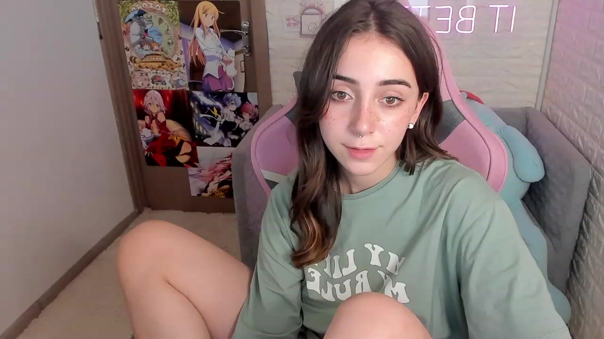 Gallery image thumbnail from ElsaYoung's myfreecams stream on, 01/20/2023, 08:06 image 12 of 20