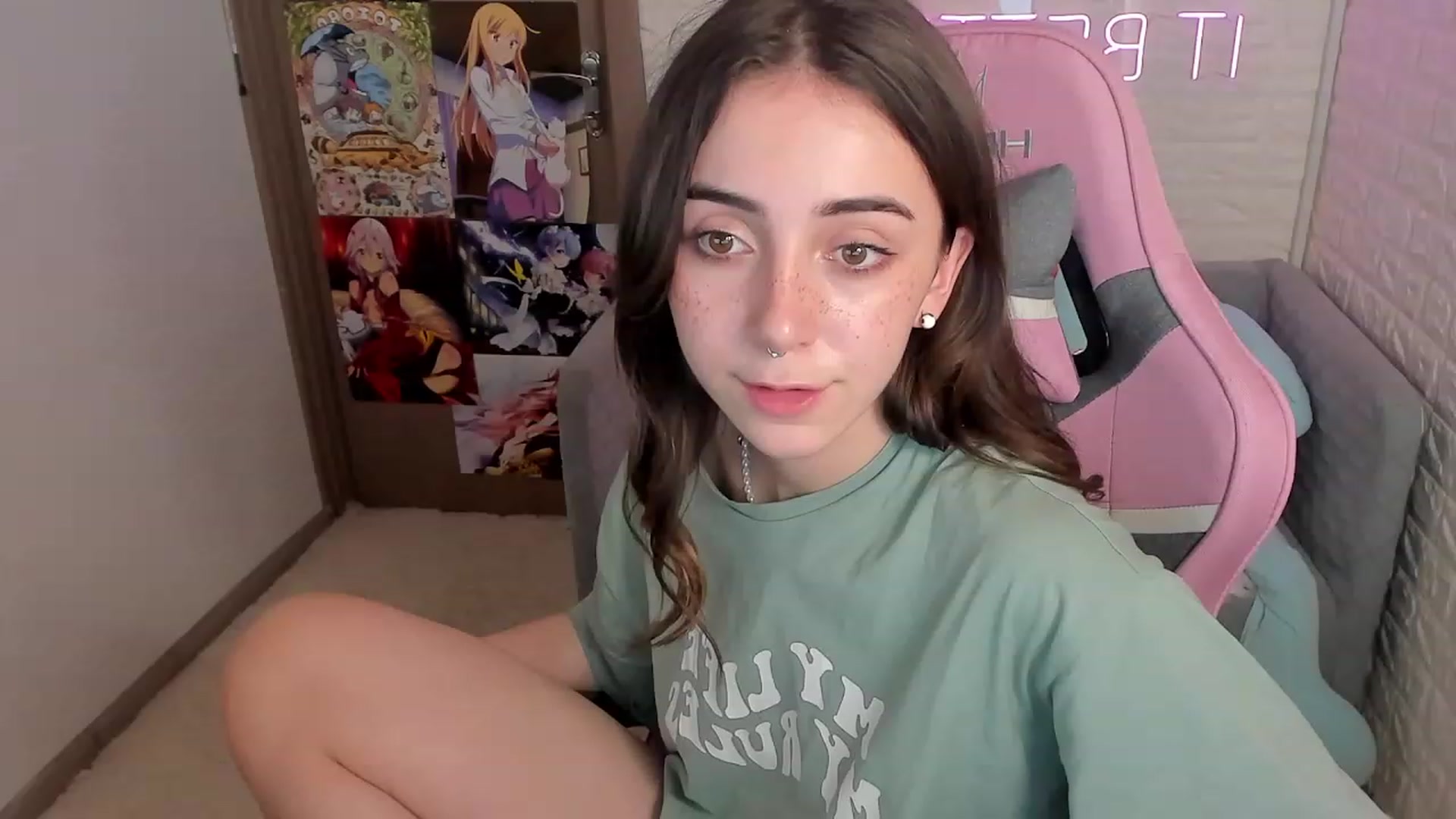 Gallery image thumbnail from ElsaYoung's myfreecams stream on, 01/20/2023, 08:06 image 14 of 20