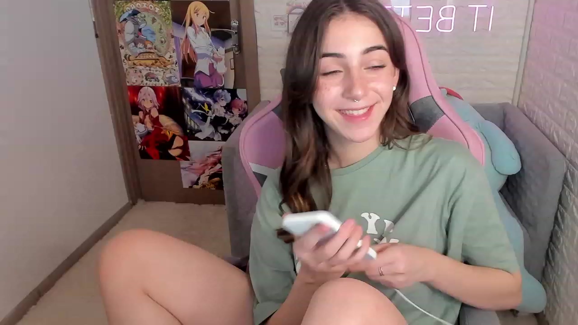 Gallery image thumbnail from ElsaYoung's myfreecams stream on, 01/20/2023, 08:06 image 13 of 20