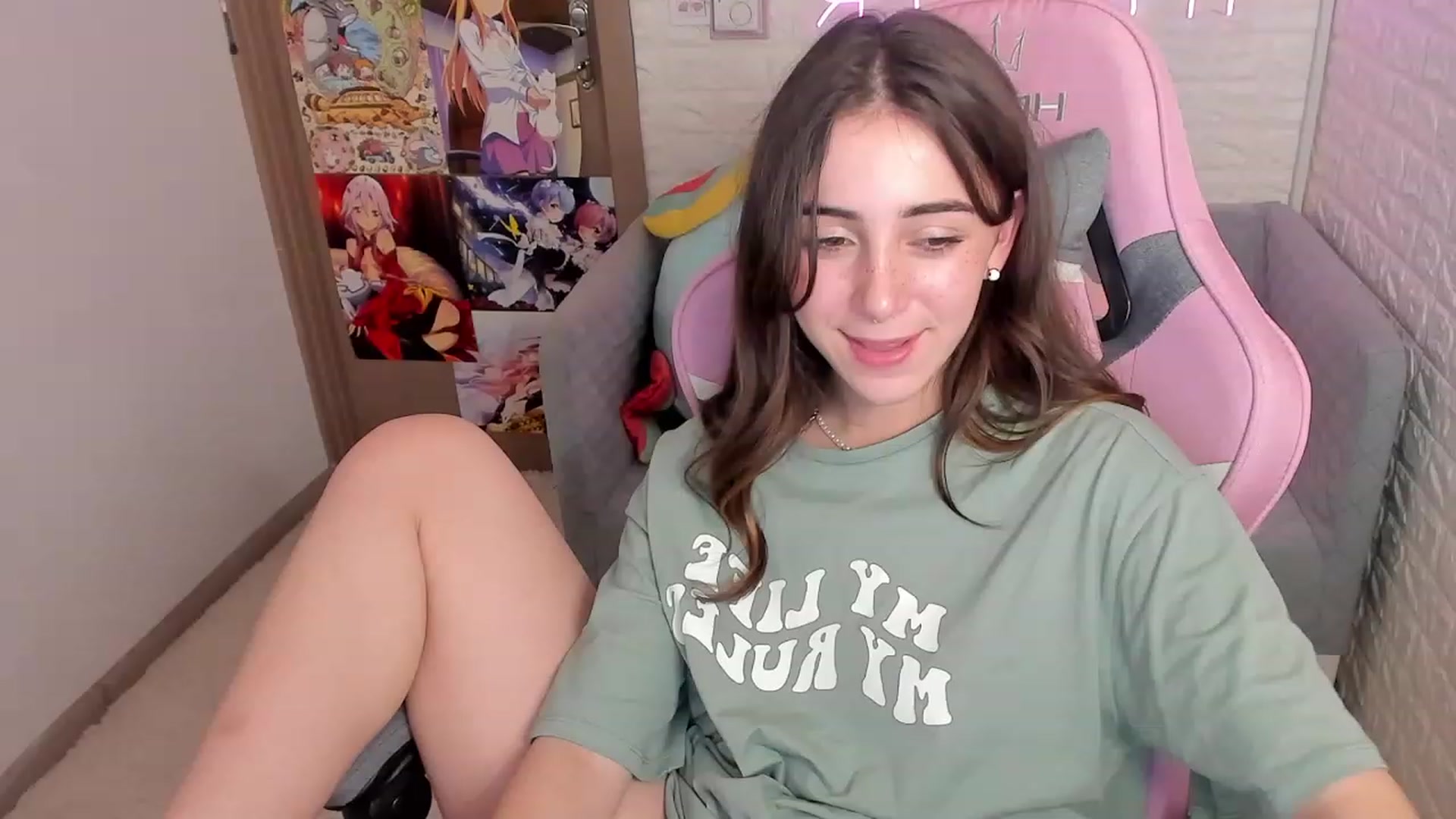 Gallery image thumbnail from ElsaYoung's myfreecams stream on, 01/20/2023, 10:07 image 9 of 20