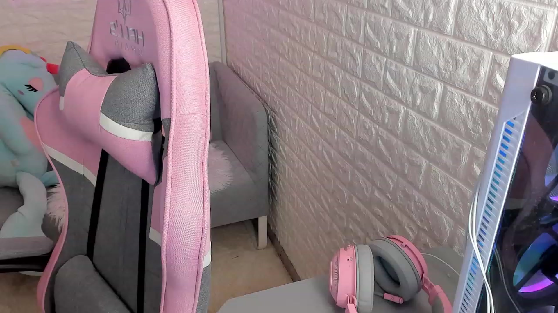 Gallery image thumbnail from ElsaYoung's myfreecams stream on, 01/20/2023, 10:07 image 18 of 20
