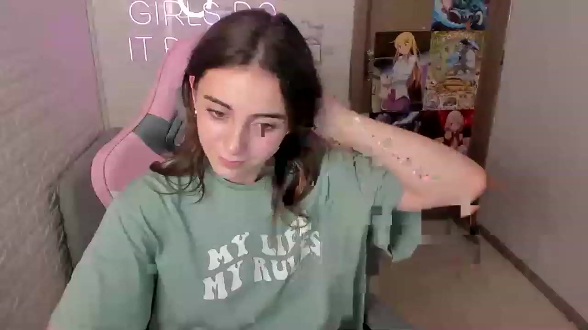 Gallery image thumbnail from ElsaYoung's myfreecams stream on, 01/20/2023, 12:15 image 3 of 20