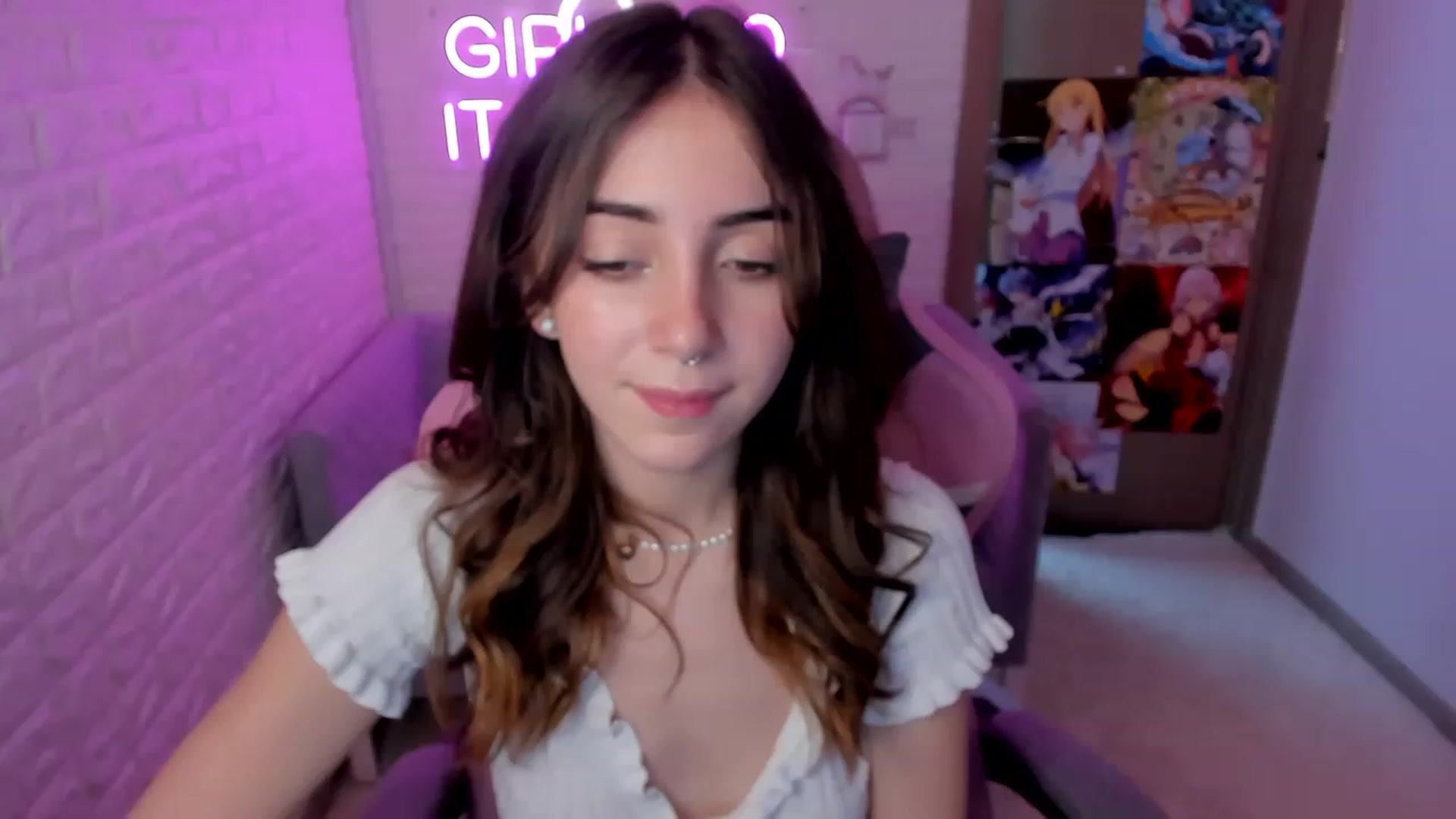 Gallery image thumbnail from ElsaYoung's myfreecams stream on, 01/21/2023, 13:55 image 18 of 20