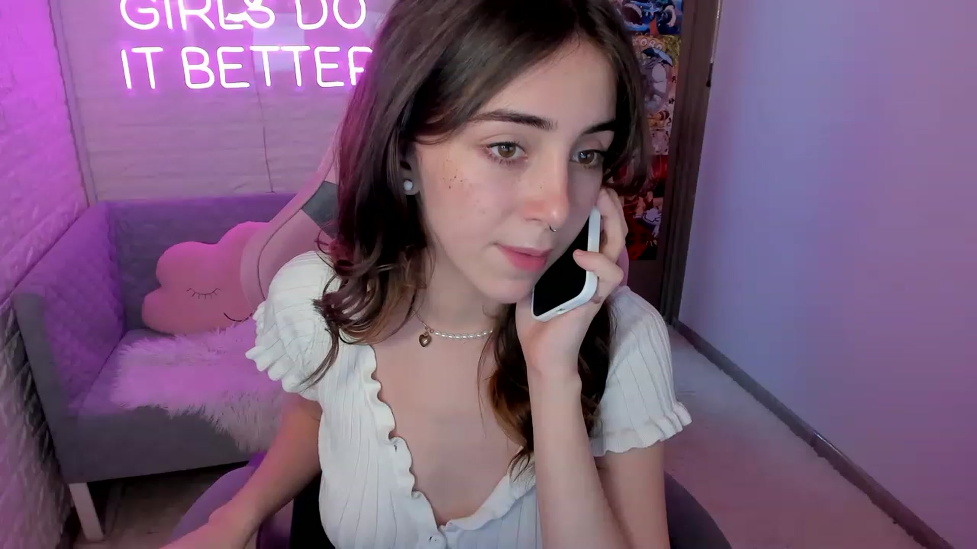 Gallery image thumbnail from ElsaYoung's myfreecams stream on, 01/21/2023, 13:55 image 12 of 20
