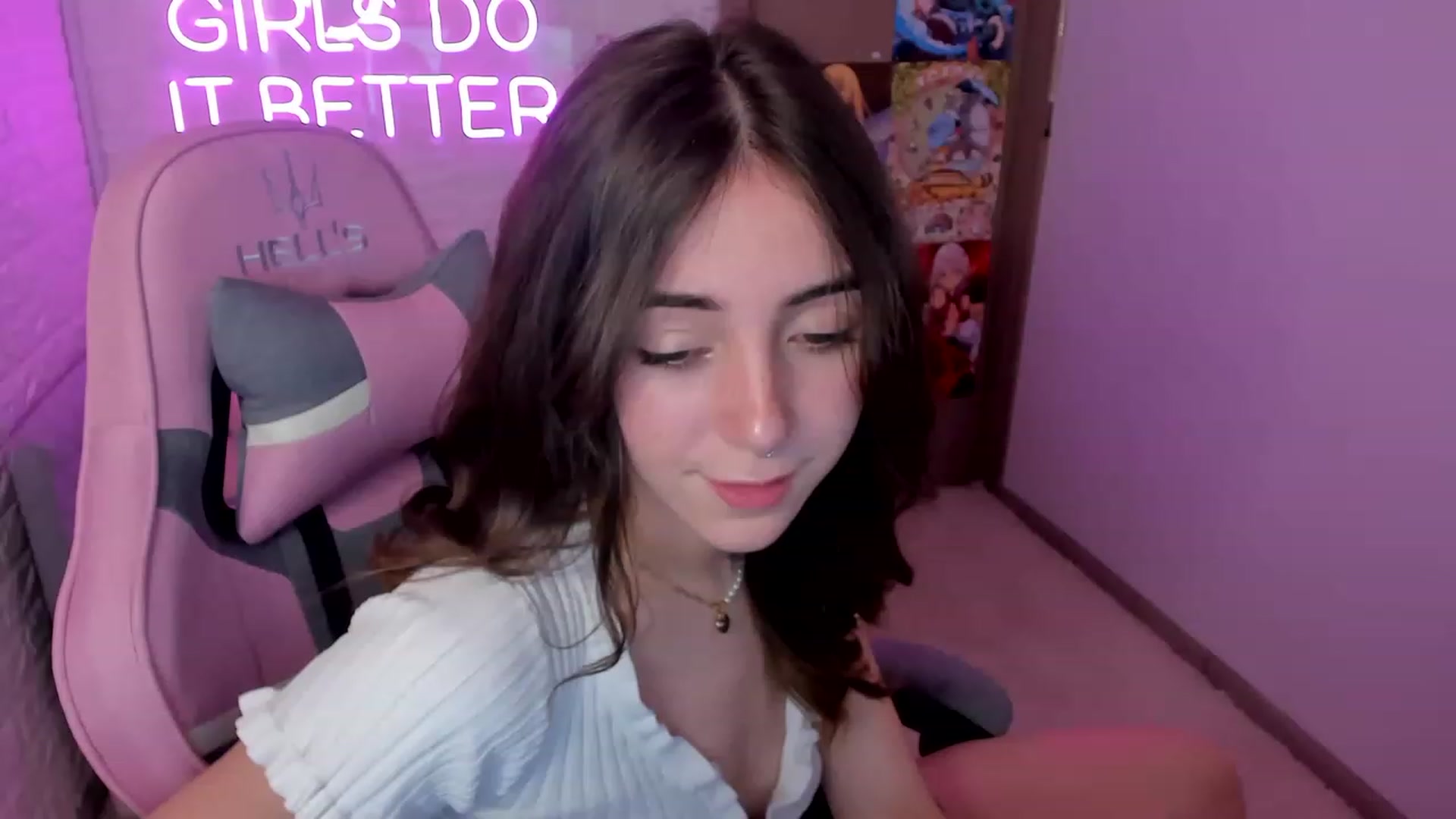 Gallery image thumbnail from ElsaYoung's myfreecams stream on, 01/21/2023, 13:55 image 1 of 20