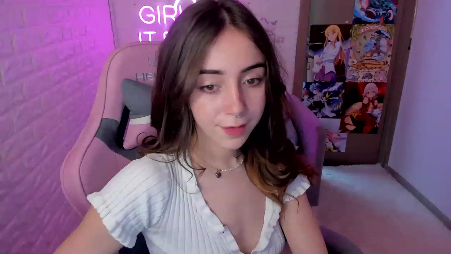 Gallery image thumbnail from ElsaYoung's myfreecams stream on, 01/21/2023, 13:55 image 14 of 20