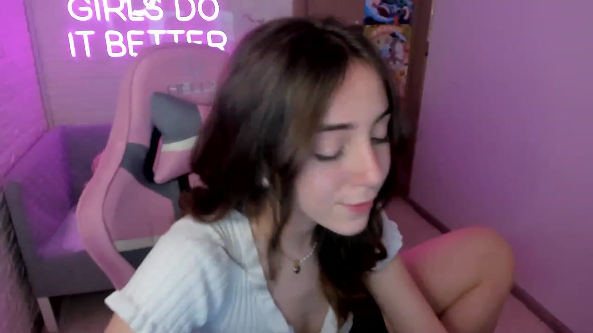 Gallery image thumbnail from ElsaYoung's myfreecams stream on, 01/21/2023, 13:55 image 5 of 20