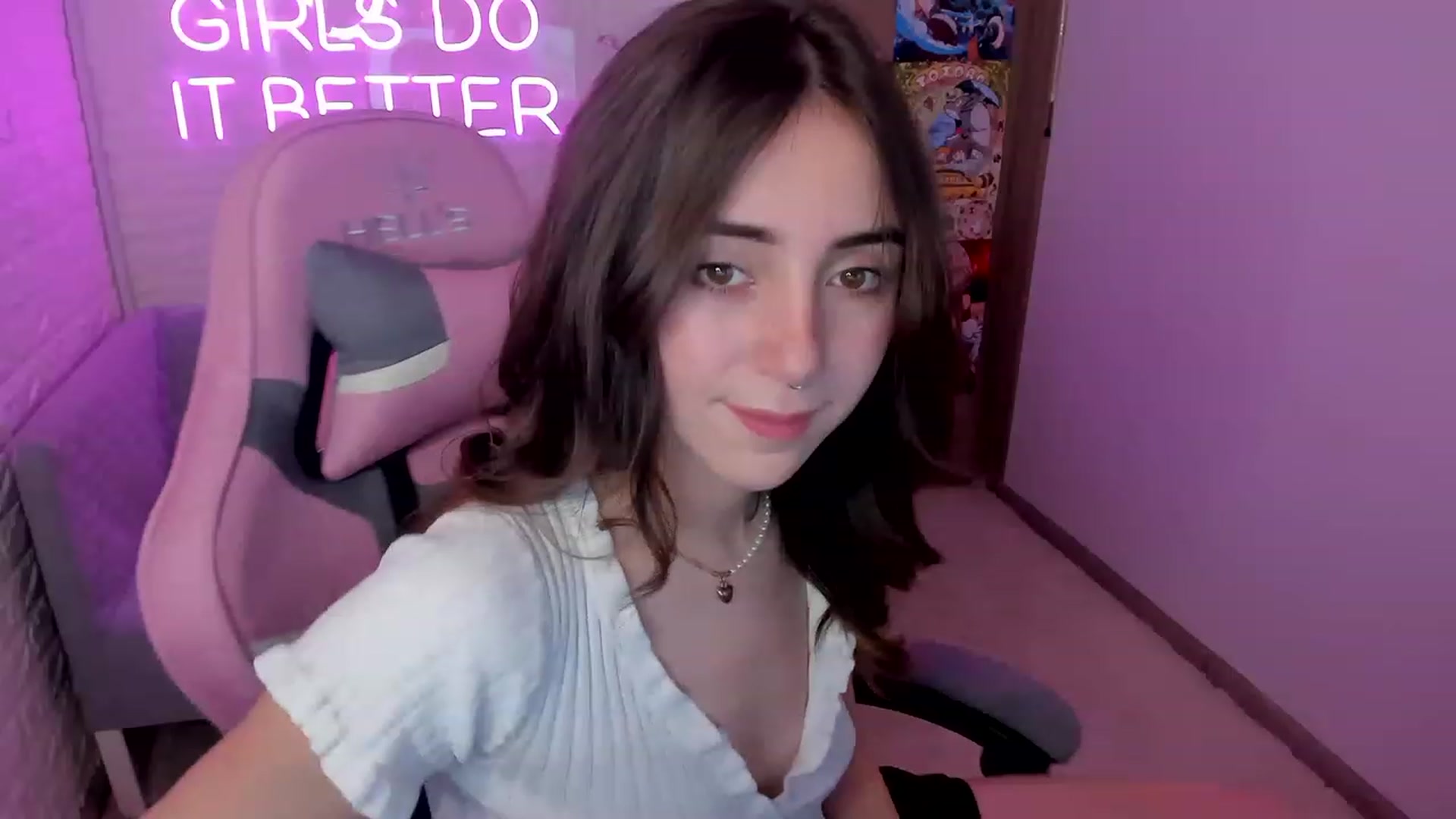 Gallery image thumbnail from ElsaYoung's myfreecams stream on, 01/21/2023, 13:55 image 7 of 20