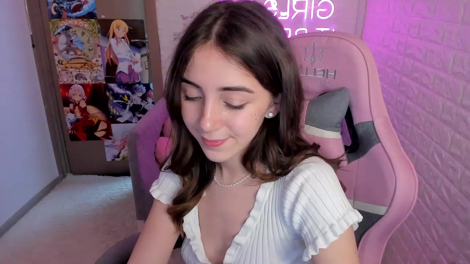 Gallery image thumbnail from ElsaYoung's myfreecams stream on, 01/21/2023, 18:10 image 3 of 20