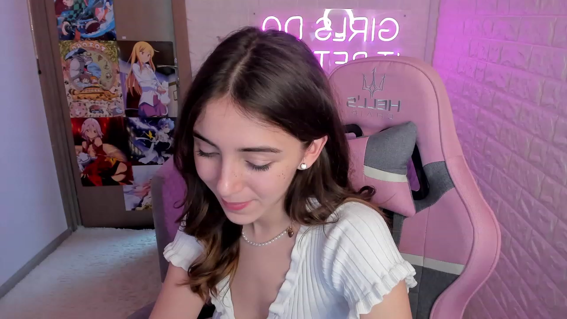 Gallery image thumbnail from ElsaYoung's myfreecams stream on, 01/21/2023, 18:10 image 2 of 20