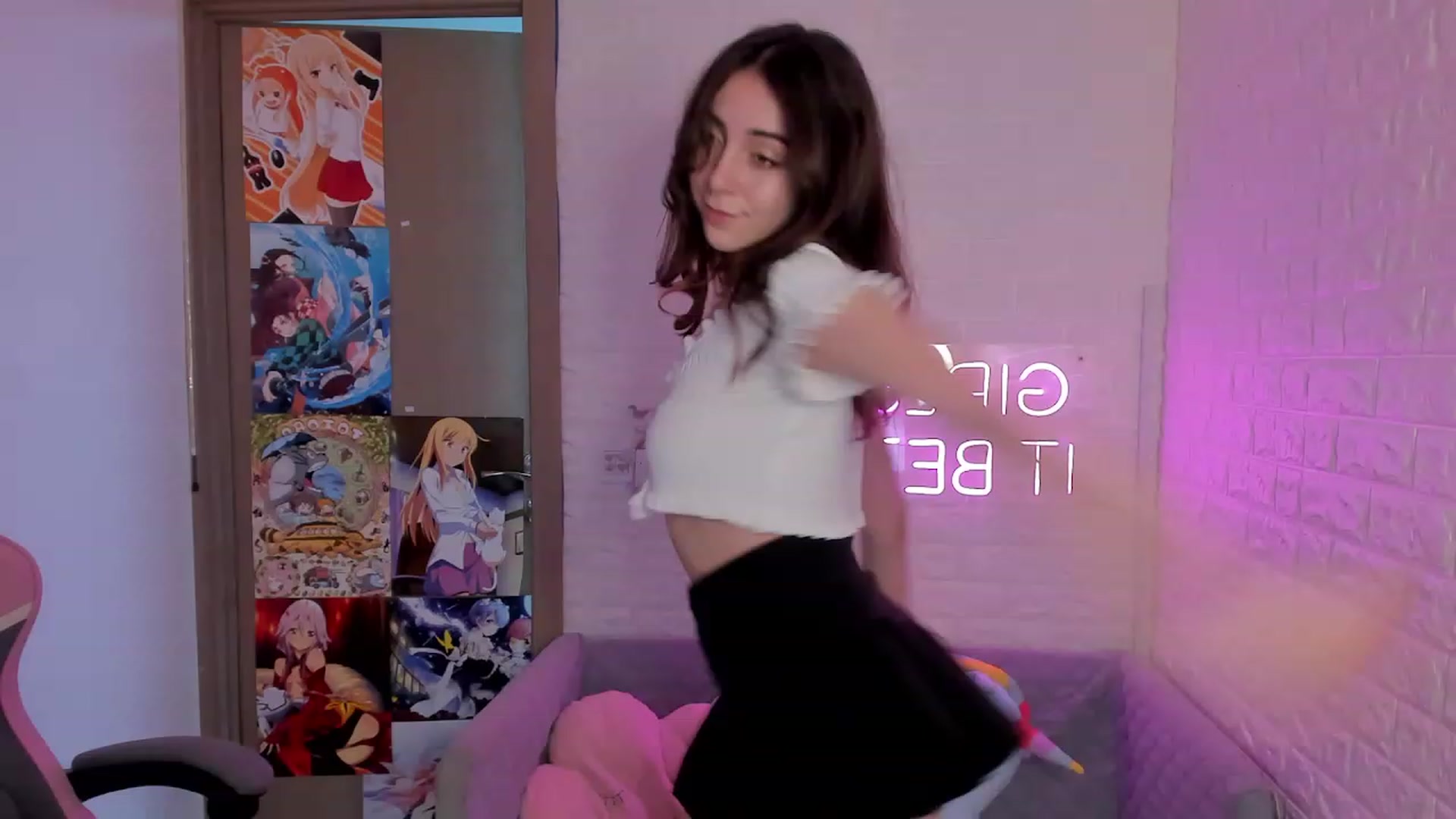 Gallery image thumbnail from ElsaYoung's myfreecams stream on, 01/21/2023, 18:10 image 15 of 20