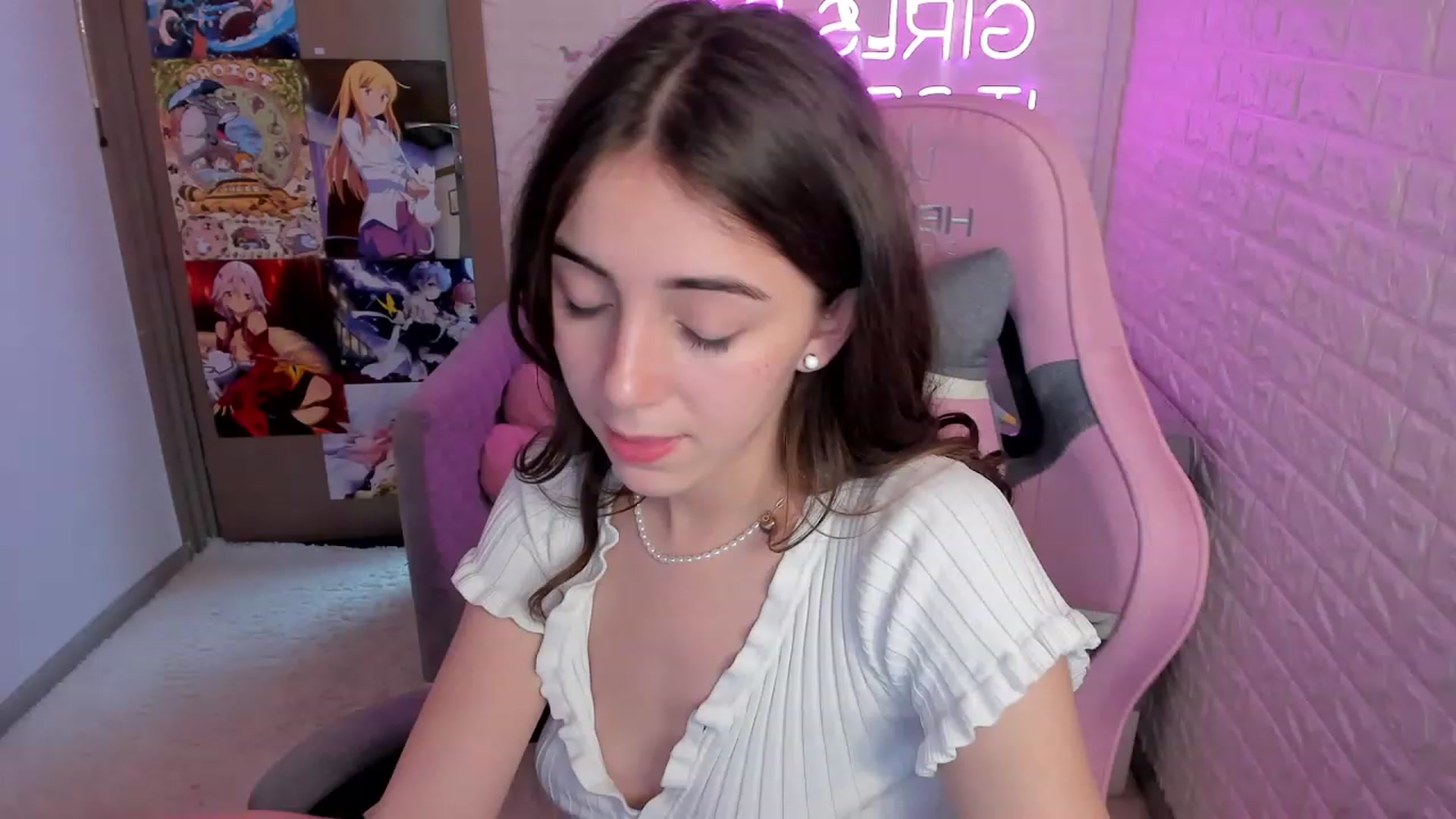 Gallery image thumbnail from ElsaYoung's myfreecams stream on, 01/21/2023, 18:10 image 6 of 20
