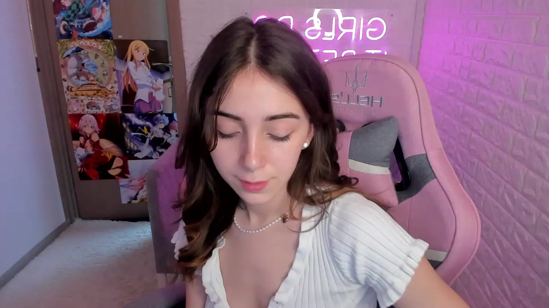 Gallery image thumbnail from ElsaYoung's myfreecams stream on, 01/21/2023, 18:10 image 1 of 20