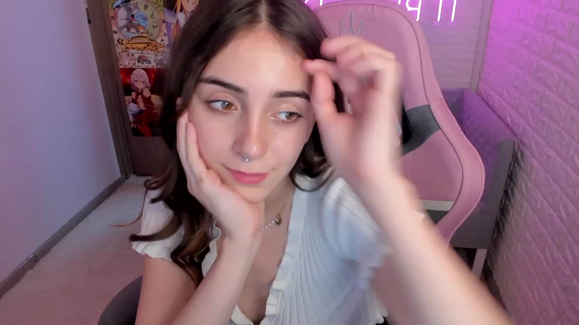 Gallery image thumbnail from ElsaYoung's myfreecams stream on, 01/21/2023, 18:10 image 20 of 20
