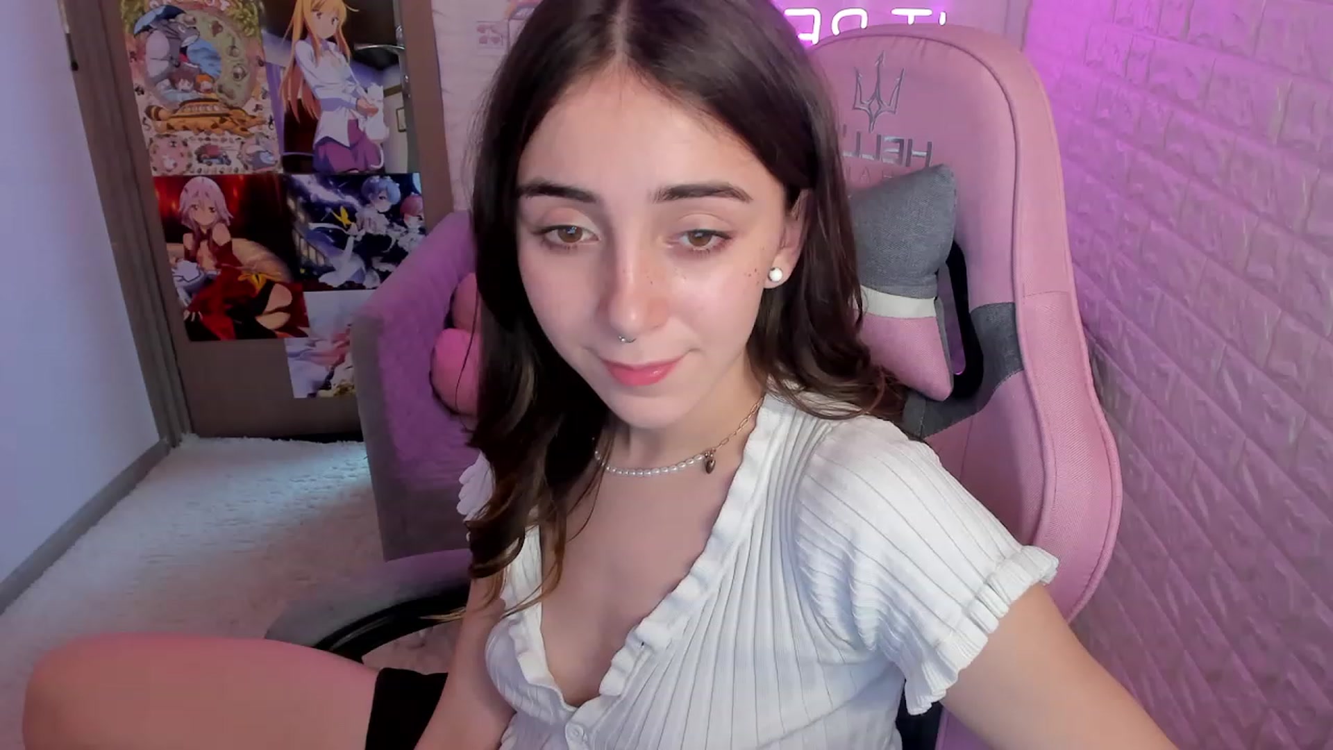 Gallery image thumbnail from ElsaYoung's myfreecams stream on, 01/21/2023, 18:10 image 12 of 20