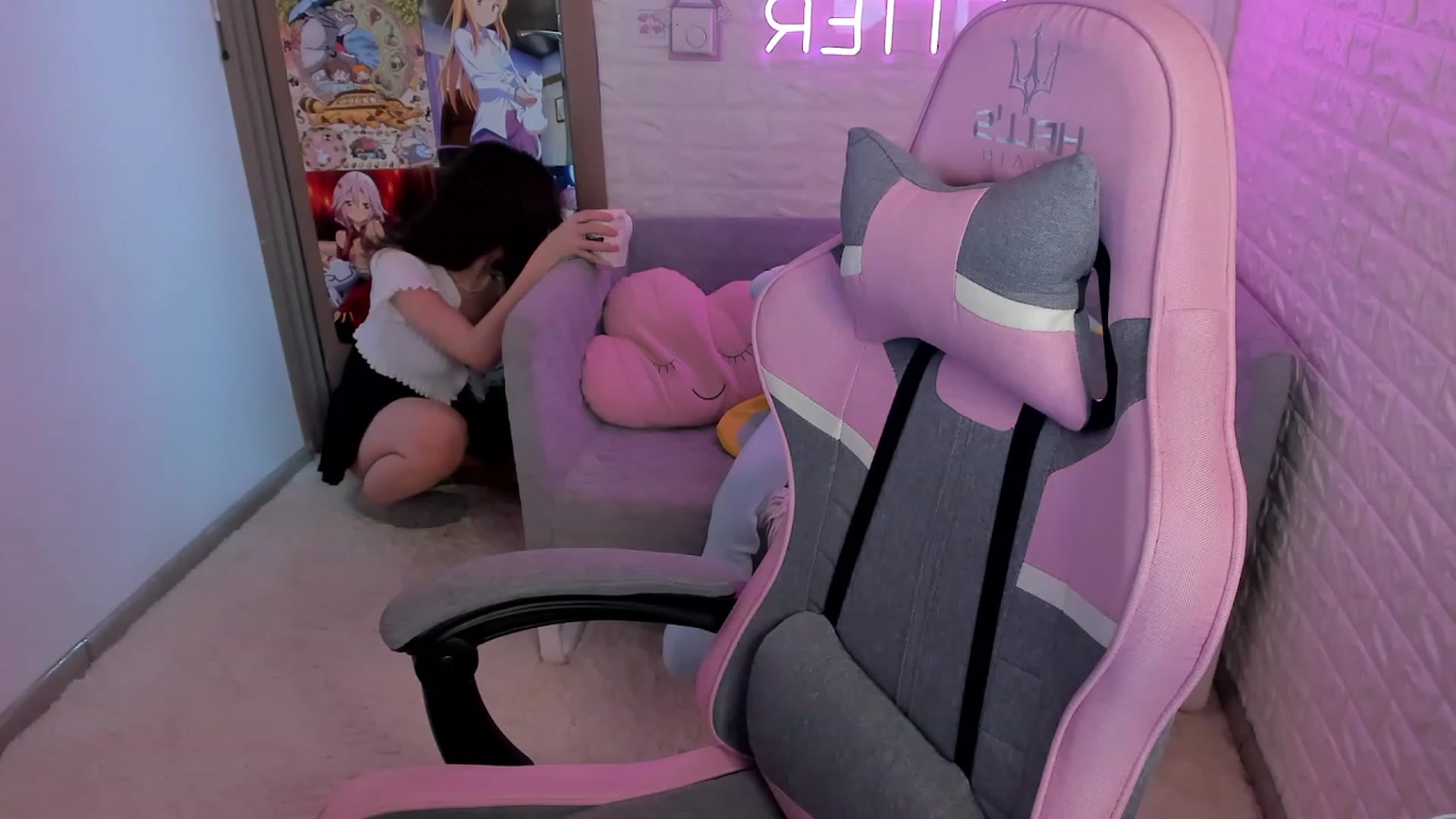 Gallery image thumbnail from ElsaYoung's myfreecams stream on, 01/21/2023, 18:10 image 18 of 20