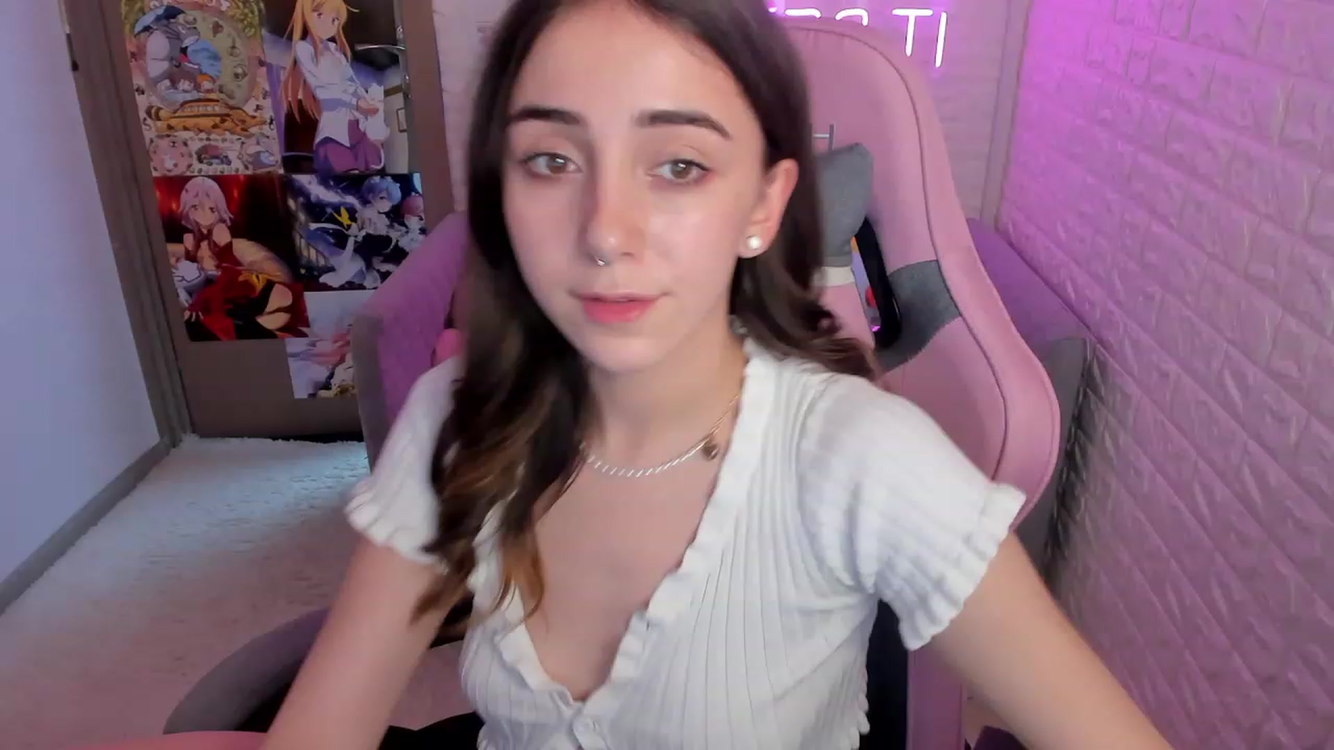 Gallery image thumbnail from ElsaYoung's myfreecams stream on, 01/21/2023, 18:10 image 11 of 20