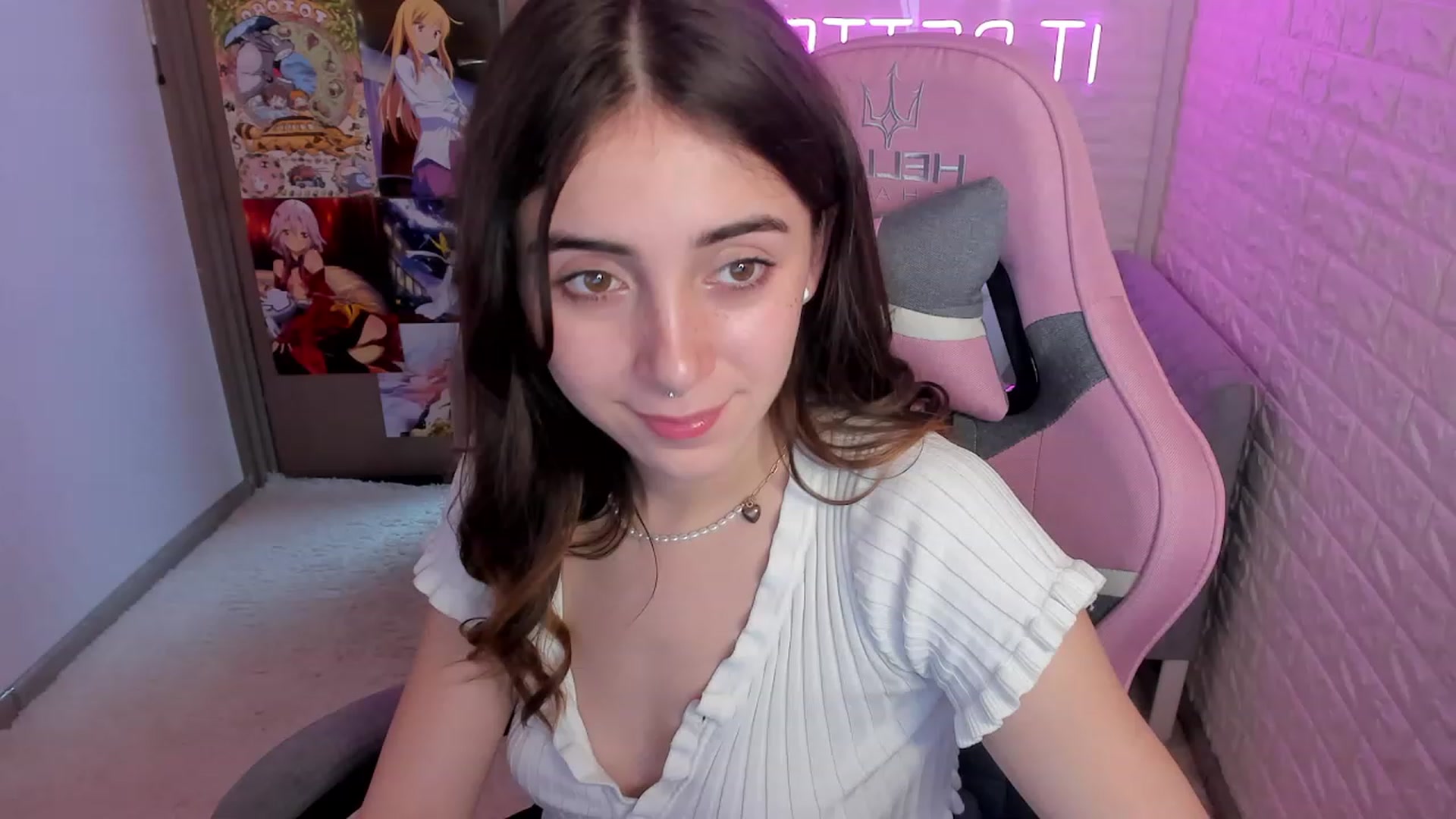 Gallery image thumbnail from ElsaYoung's myfreecams stream on, 01/21/2023, 18:10 image 14 of 20