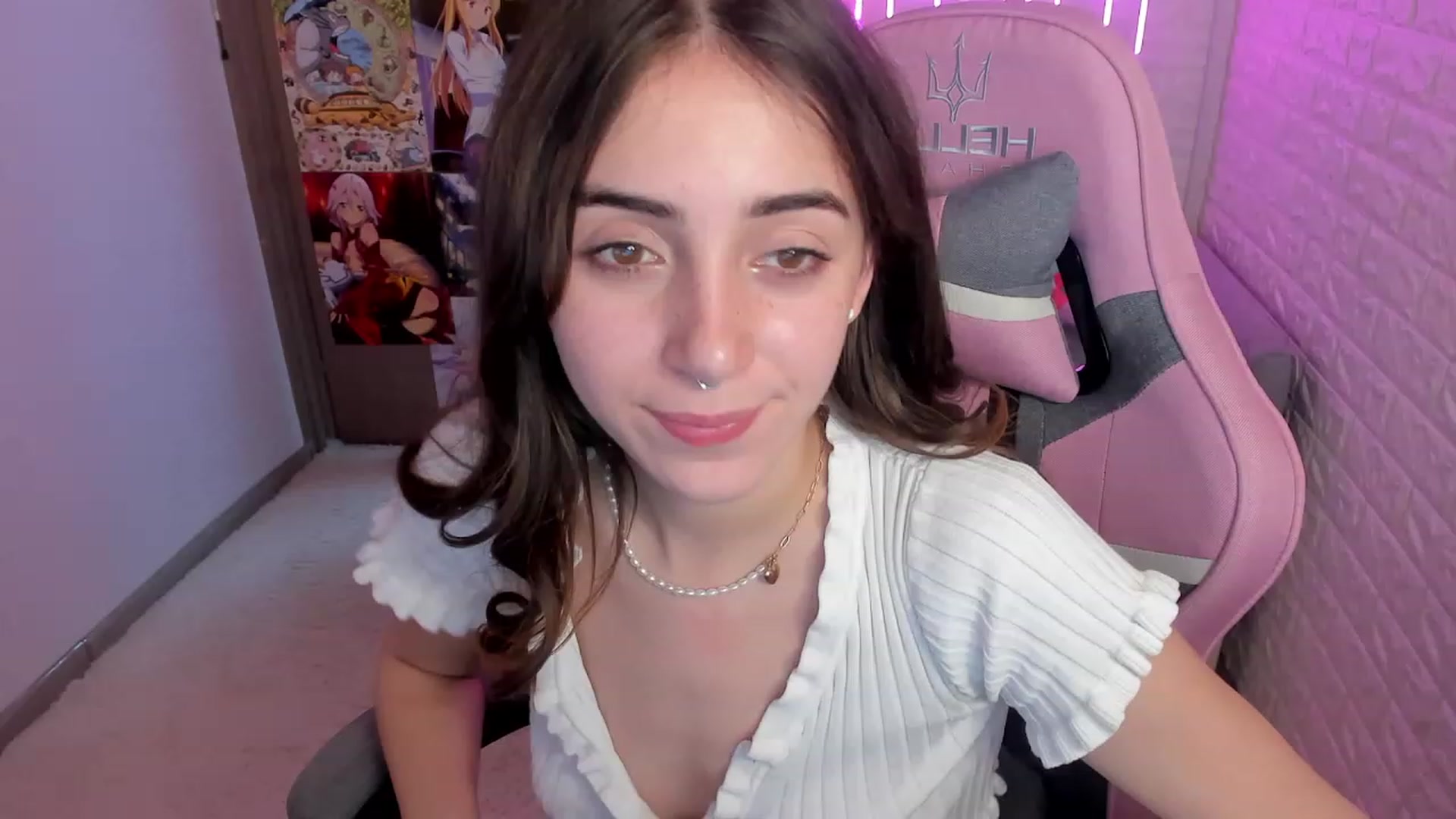 Gallery image thumbnail from ElsaYoung's myfreecams stream on, 01/21/2023, 18:10 image 19 of 20