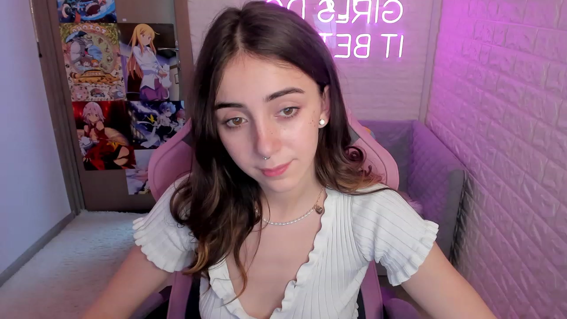 Gallery image thumbnail from ElsaYoung's myfreecams stream on, 01/21/2023, 18:10 image 7 of 20