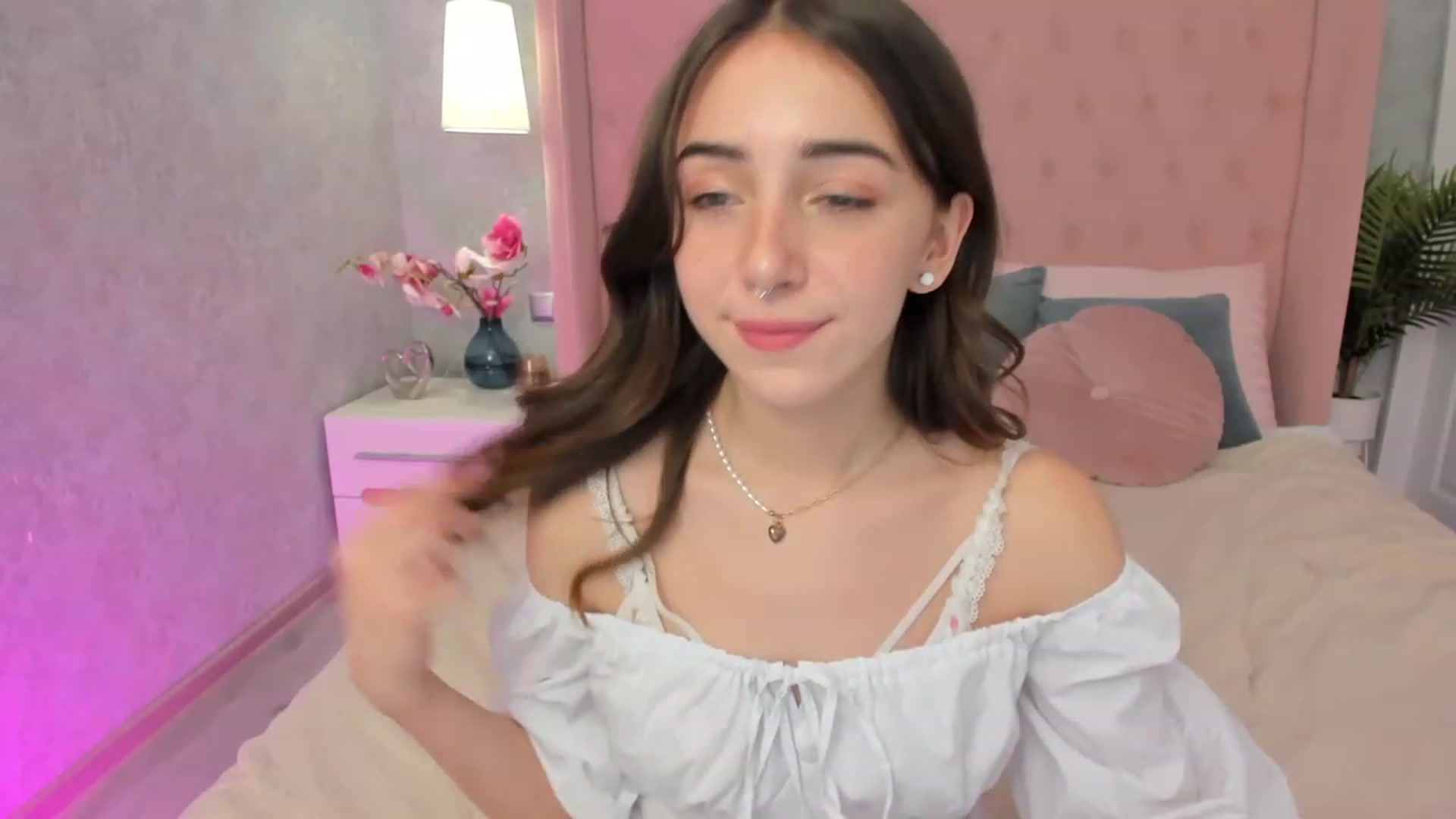 Gallery image thumbnail from ElsaYoung's myfreecams stream on, 01/22/2023, 15:00 image 20 of 20