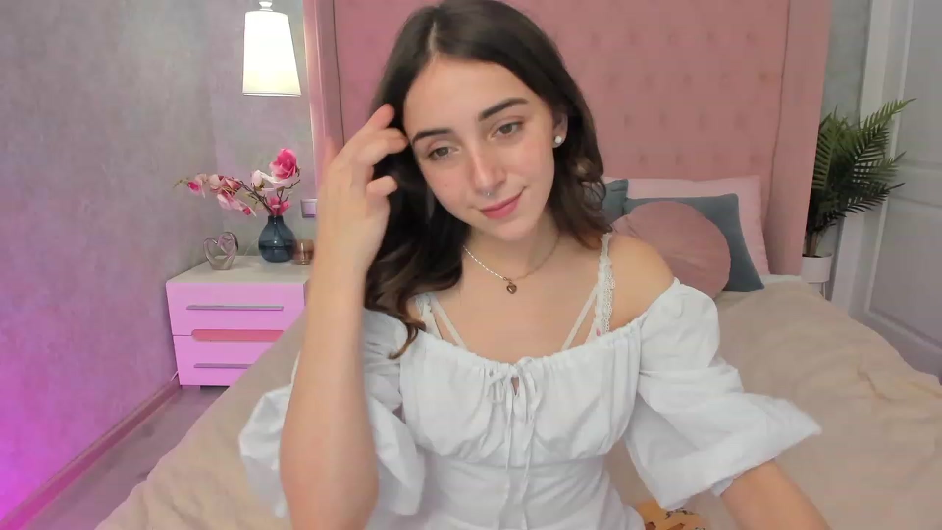 Gallery image thumbnail from ElsaYoung's myfreecams stream on, 01/22/2023, 15:00 image 3 of 20