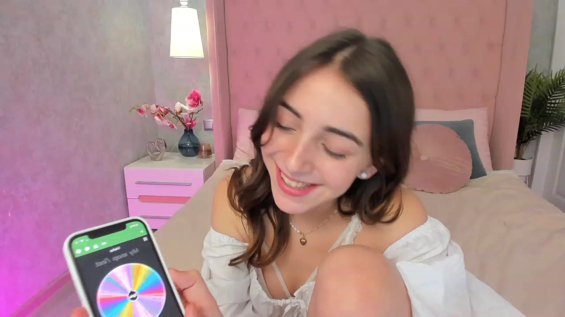Gallery image thumbnail from ElsaYoung's myfreecams stream on, 01/22/2023, 15:13 image 13 of 20