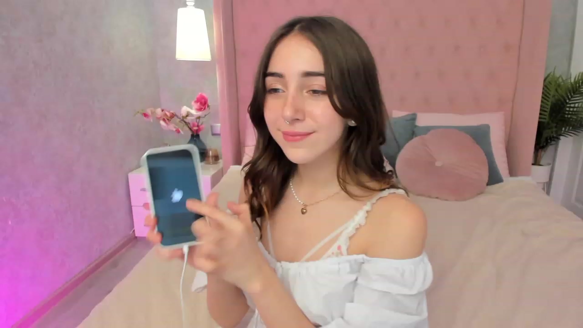 Gallery image thumbnail from ElsaYoung's myfreecams stream on, 01/22/2023, 15:13 image 12 of 20