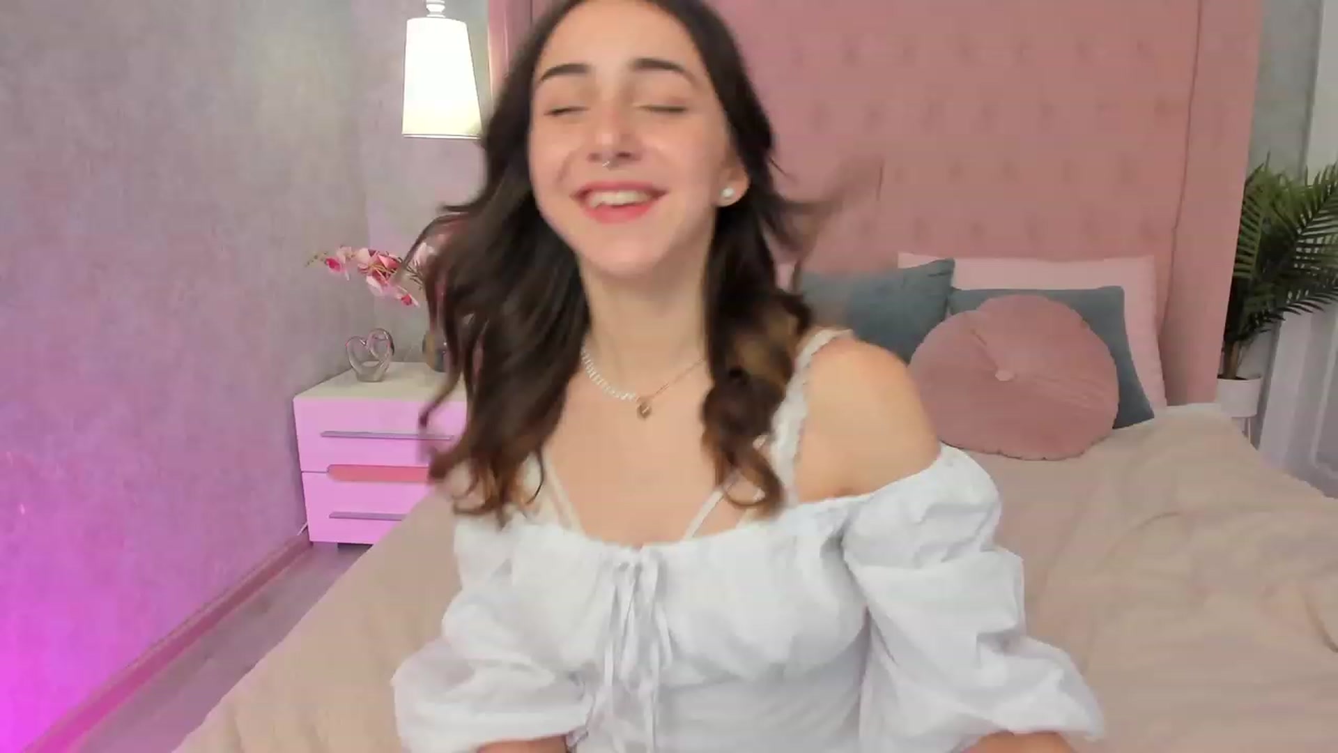 Gallery image thumbnail from ElsaYoung's myfreecams stream on, 01/22/2023, 15:13 image 19 of 20