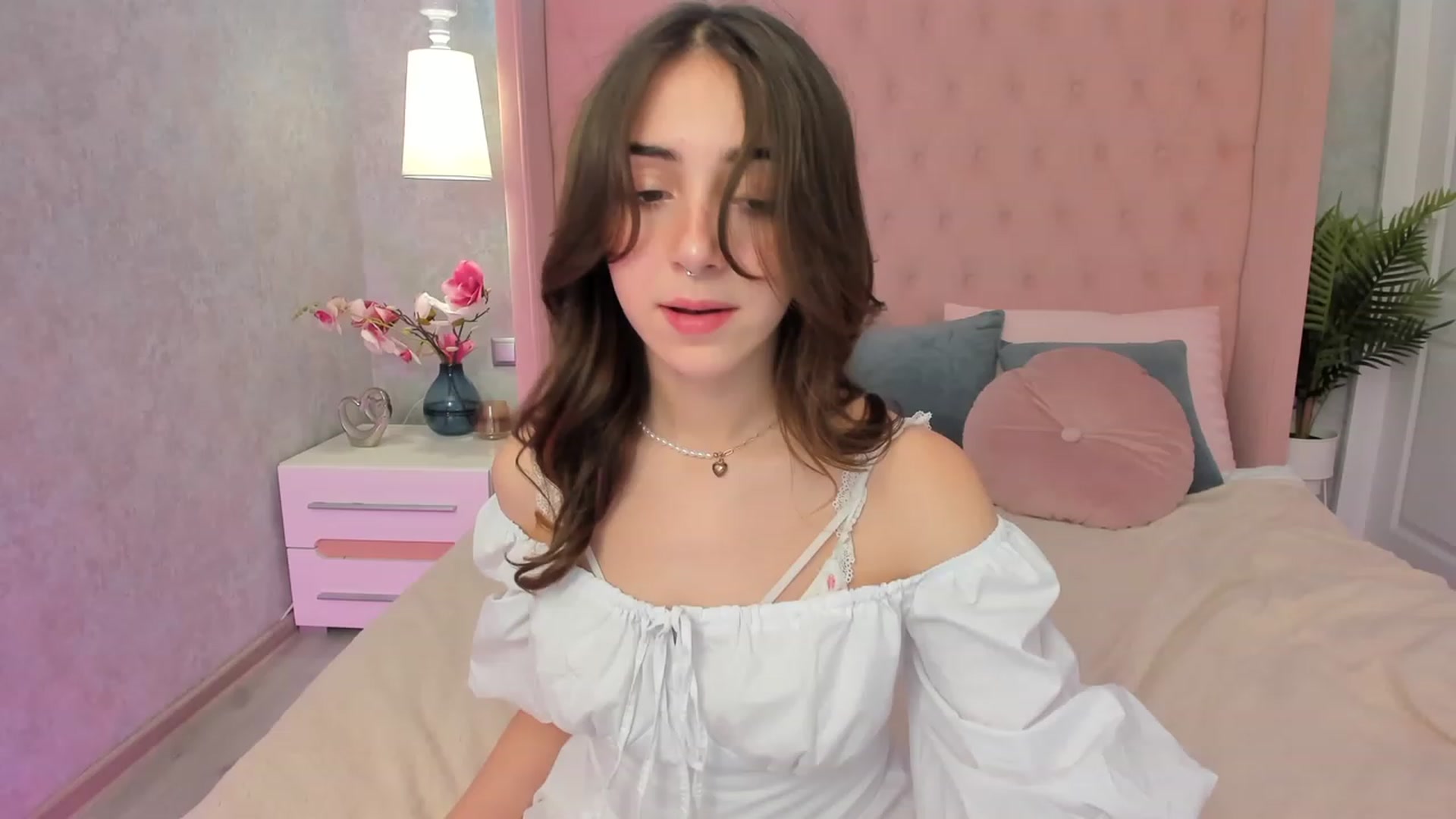 Gallery image thumbnail from ElsaYoung's myfreecams stream on, 01/22/2023, 17:06 image 3 of 20