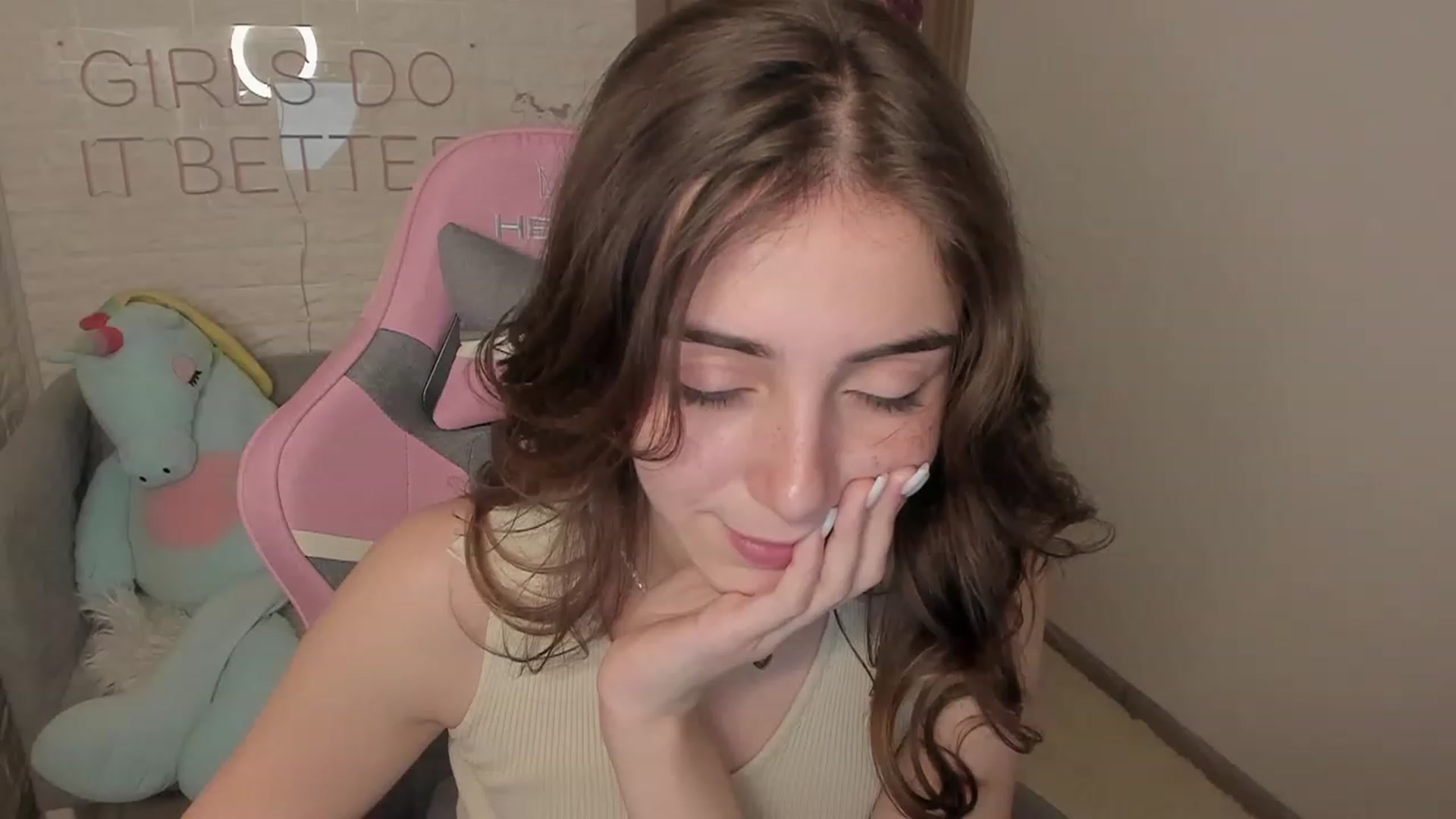 Gallery image thumbnail from ElsaYoung's myfreecams stream on, 01/25/2023, 11:25 image 9 of 20