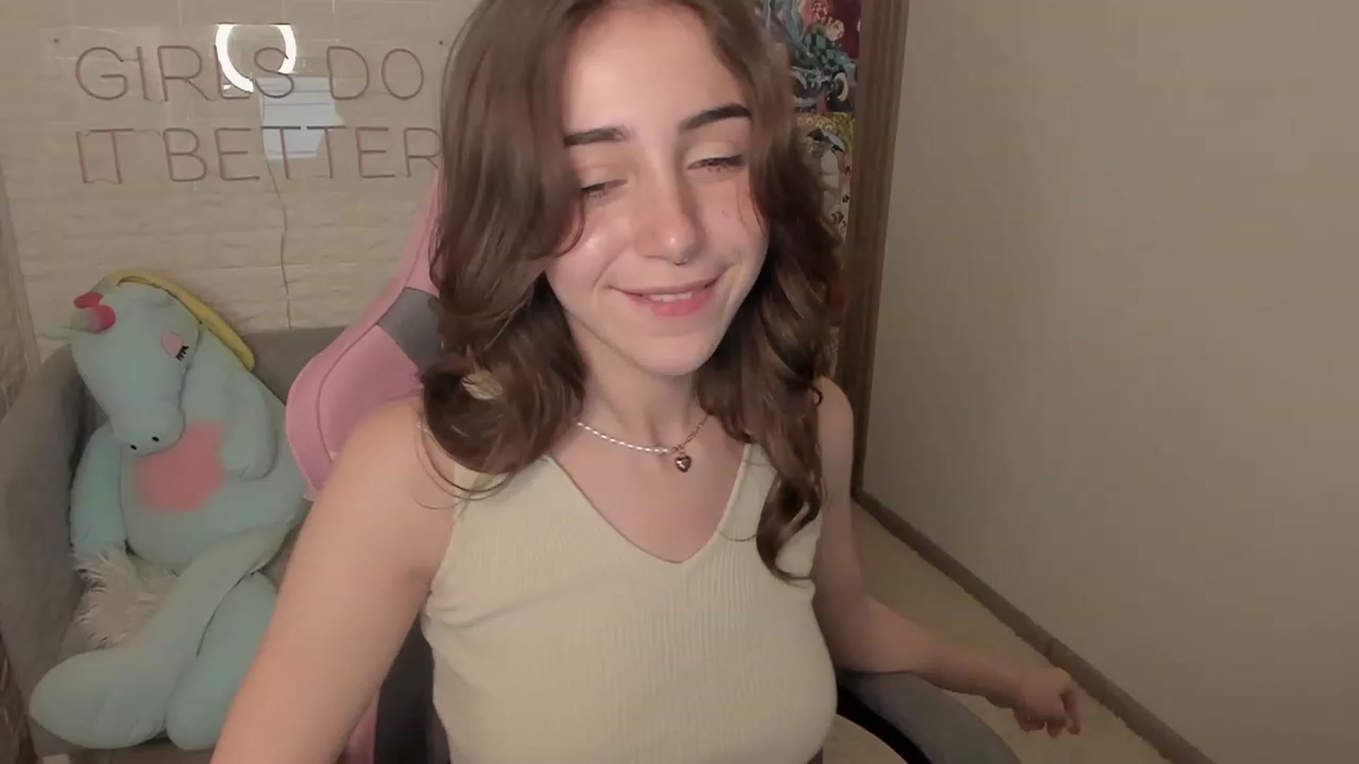 Gallery image thumbnail from ElsaYoung's myfreecams stream on, 01/25/2023, 11:25 image 10 of 20
