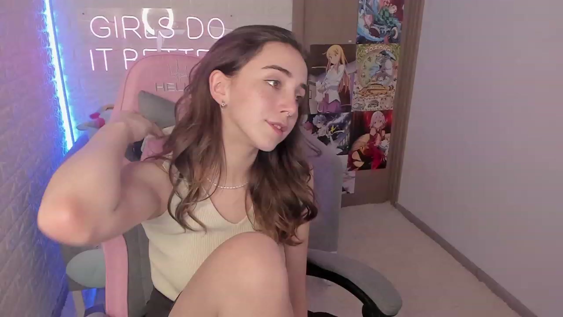 Gallery image thumbnail from ElsaYoung's myfreecams stream on, 01/25/2023, 11:25 image 17 of 20