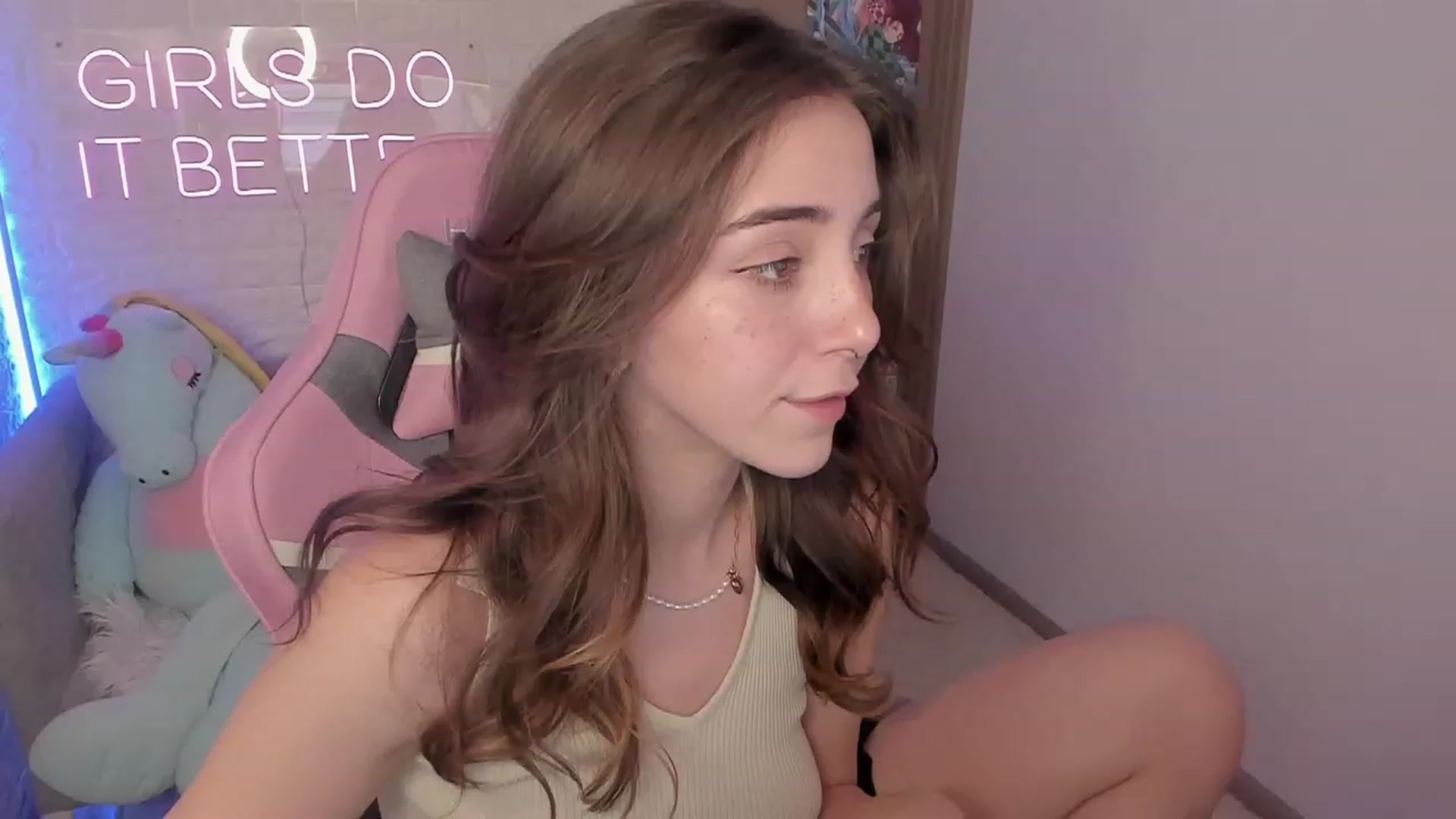 Gallery image thumbnail from ElsaYoung's myfreecams stream on, 01/25/2023, 11:25 image 1 of 20