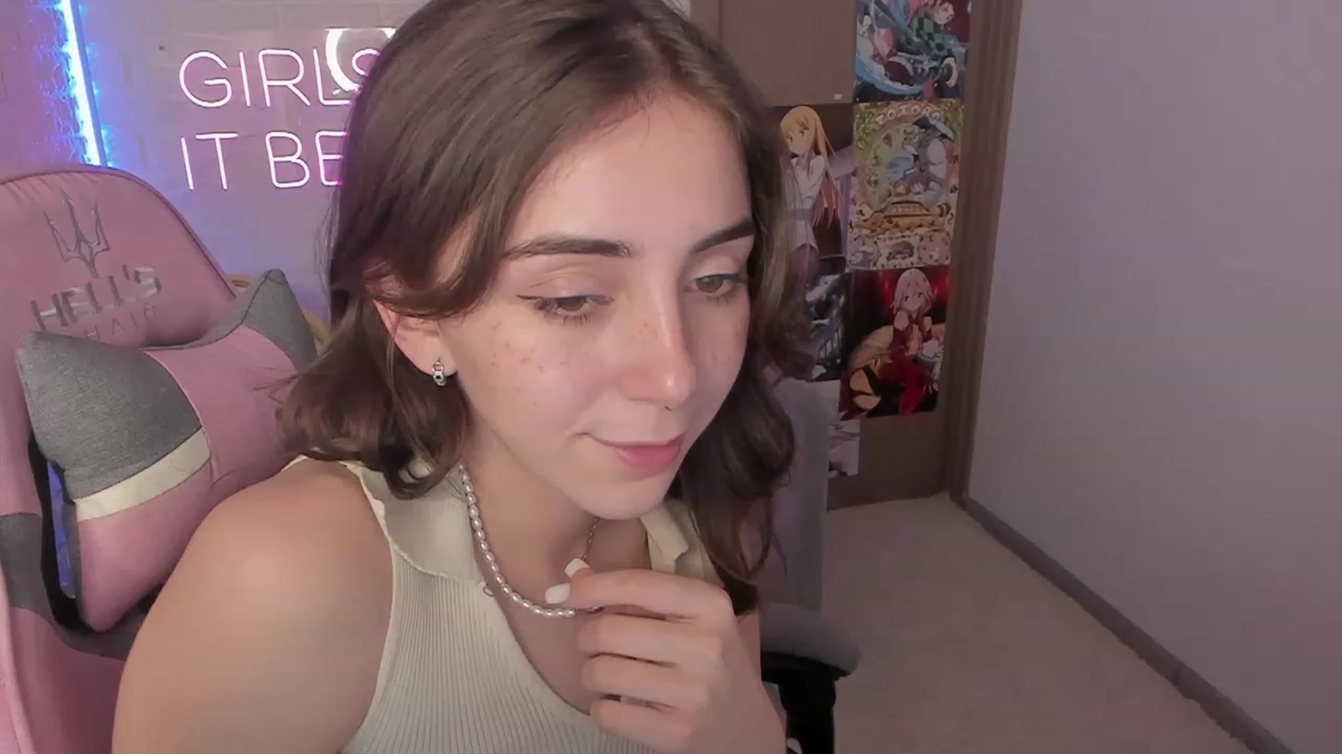 Gallery image thumbnail from ElsaYoung's myfreecams stream on, 01/25/2023, 12:06 image 6 of 20