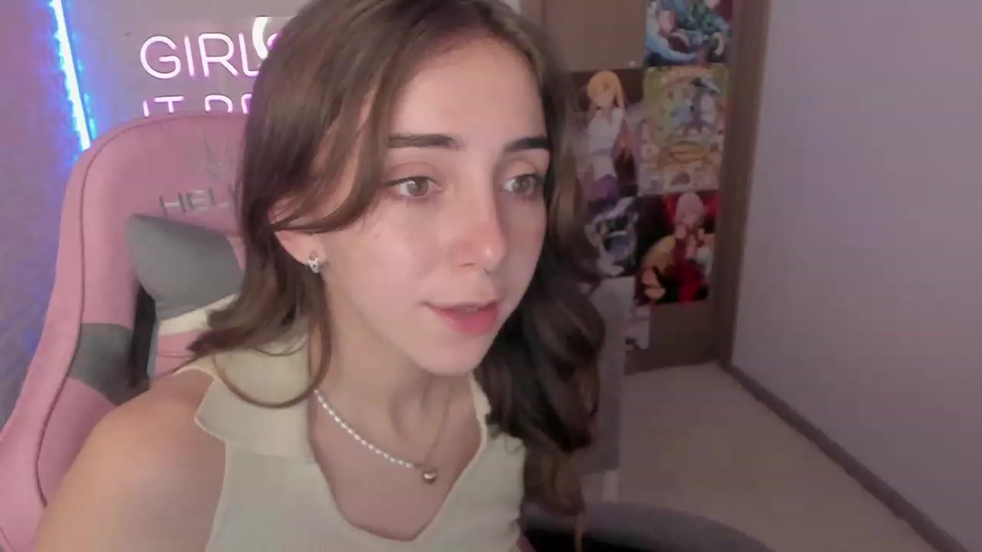 Gallery image thumbnail from ElsaYoung's myfreecams stream on, 01/25/2023, 12:06 image 10 of 20