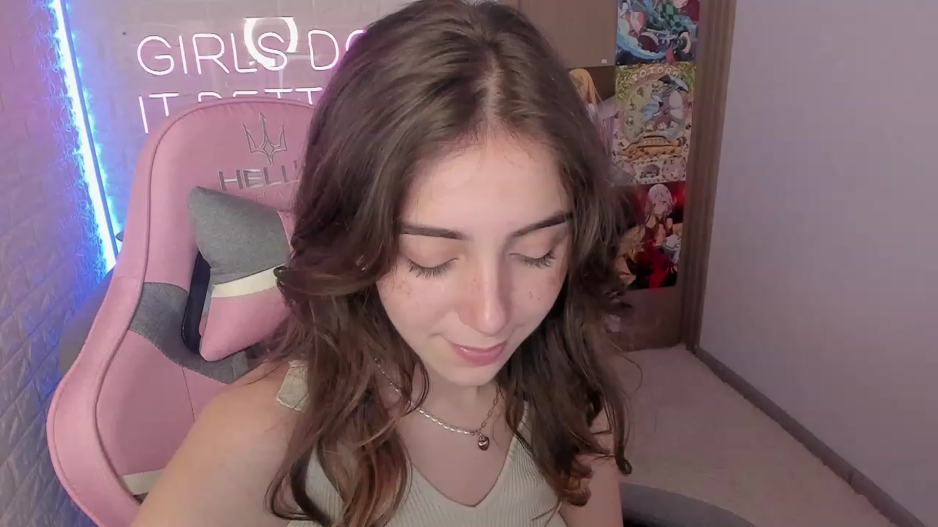 Gallery image thumbnail from ElsaYoung's myfreecams stream on, 01/25/2023, 12:06 image 17 of 20