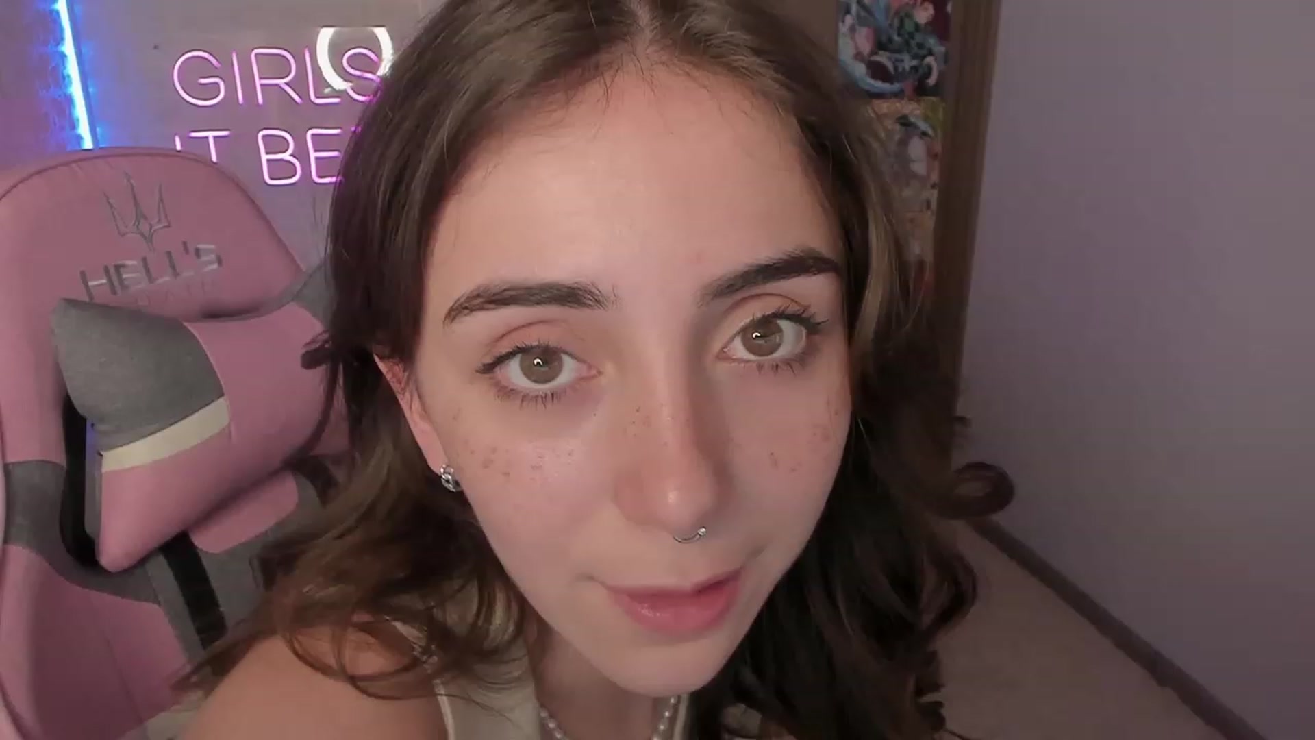 Gallery image thumbnail from ElsaYoung's myfreecams stream on, 01/25/2023, 12:06 image 2 of 20