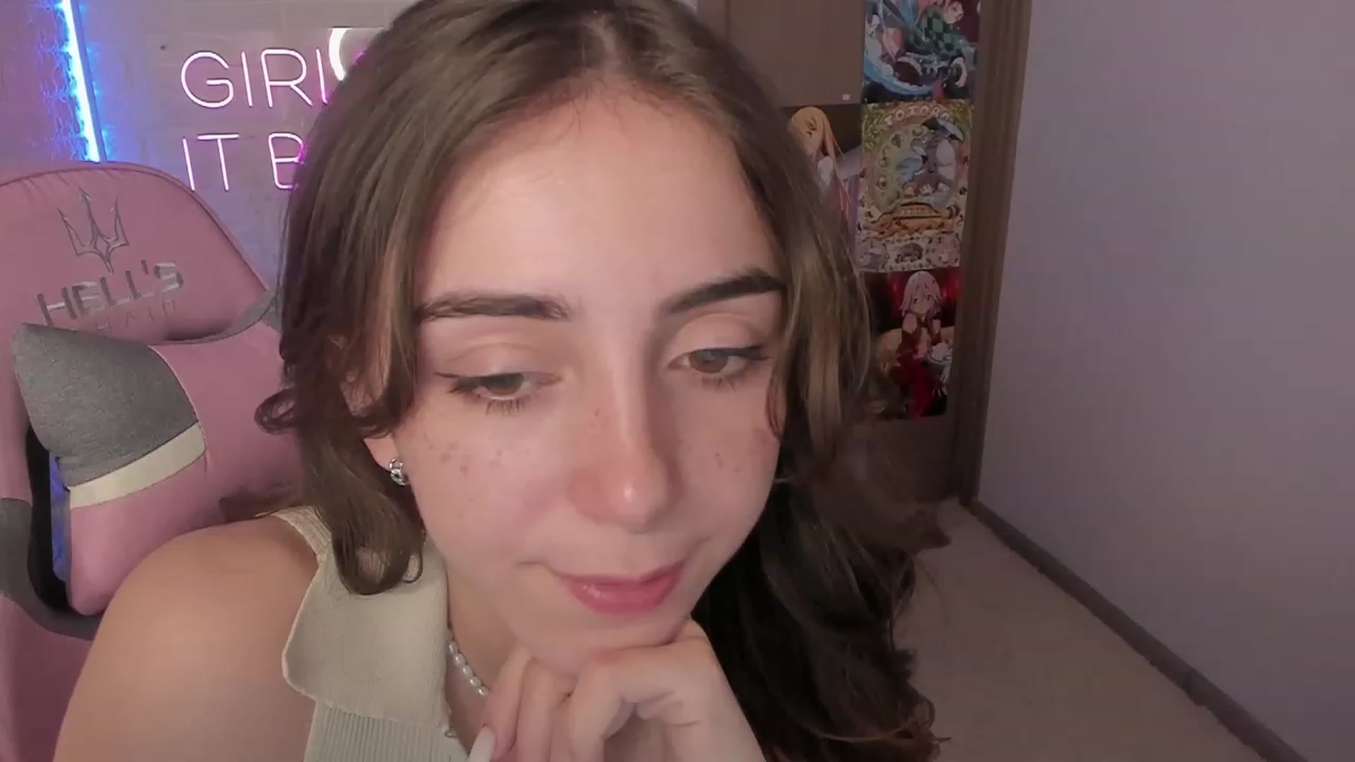 Gallery image thumbnail from ElsaYoung's myfreecams stream on, 01/25/2023, 12:06 image 4 of 20