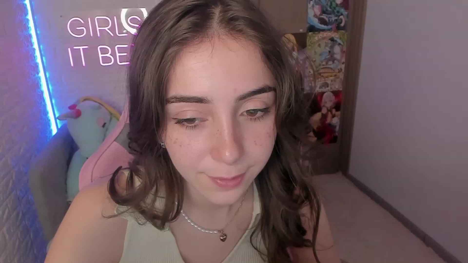 Gallery image thumbnail from ElsaYoung's myfreecams stream on, 01/25/2023, 12:06 image 13 of 20