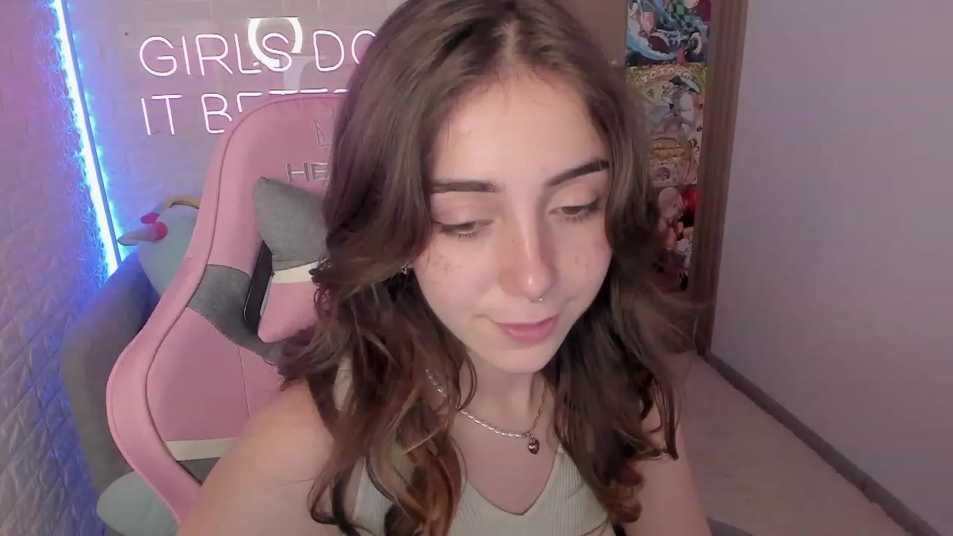 Gallery image thumbnail from ElsaYoung's myfreecams stream on, 01/25/2023, 12:06 image 16 of 20