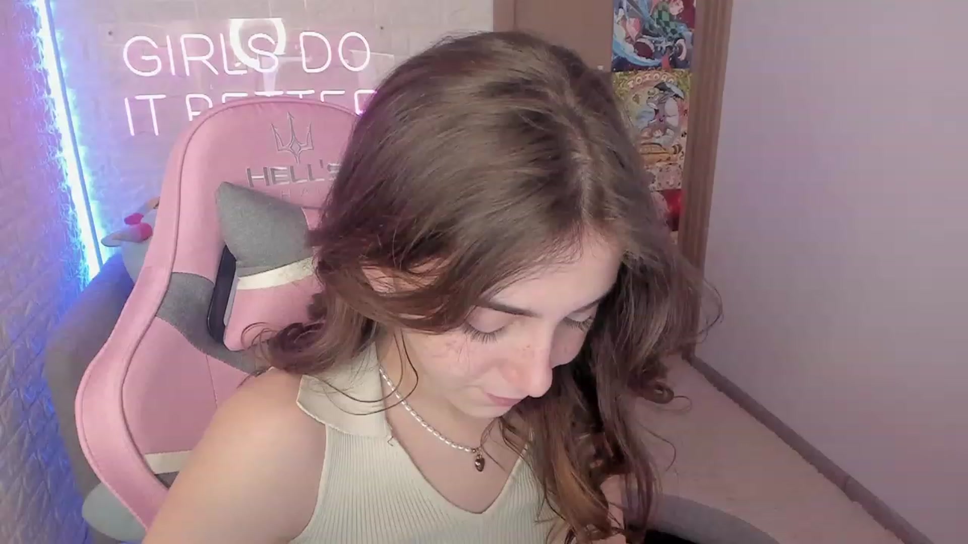 Gallery image thumbnail from ElsaYoung's myfreecams stream on, 01/25/2023, 12:06 image 19 of 20