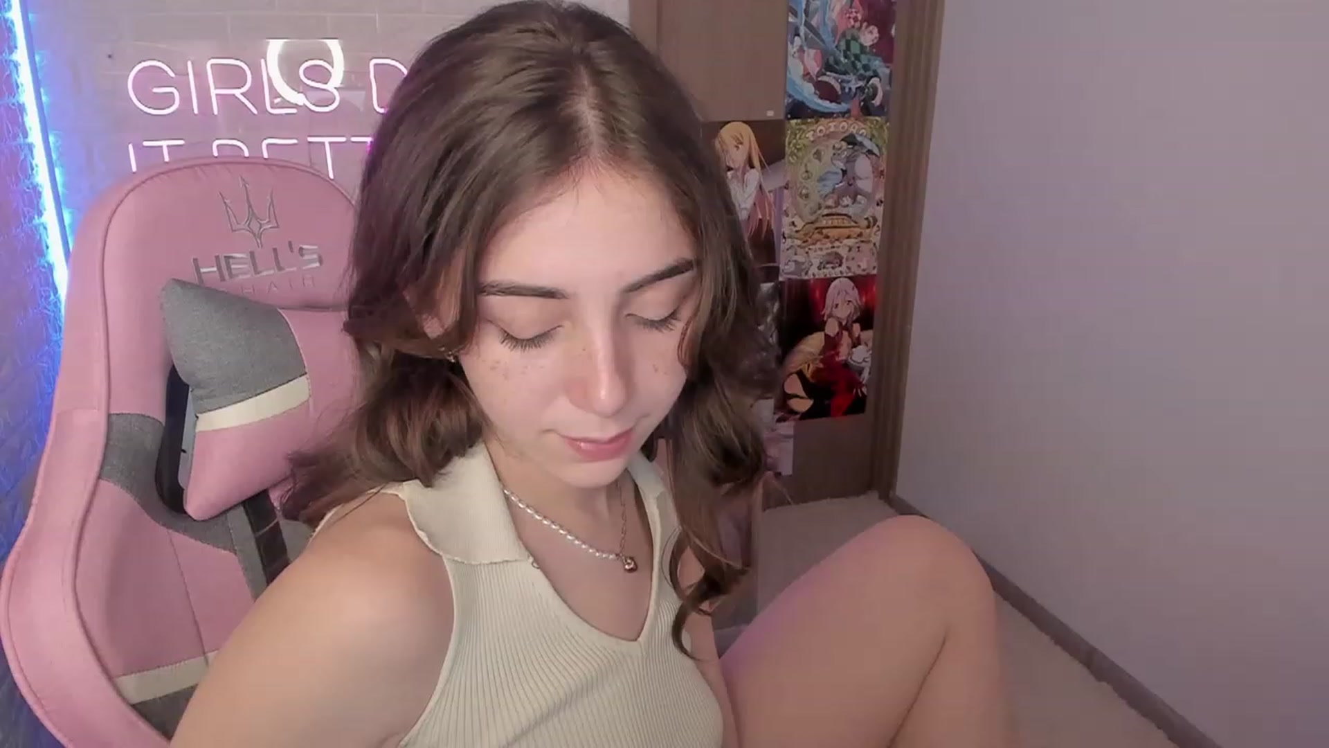 Gallery image thumbnail from ElsaYoung's myfreecams stream on, 01/25/2023, 12:06 image 7 of 20