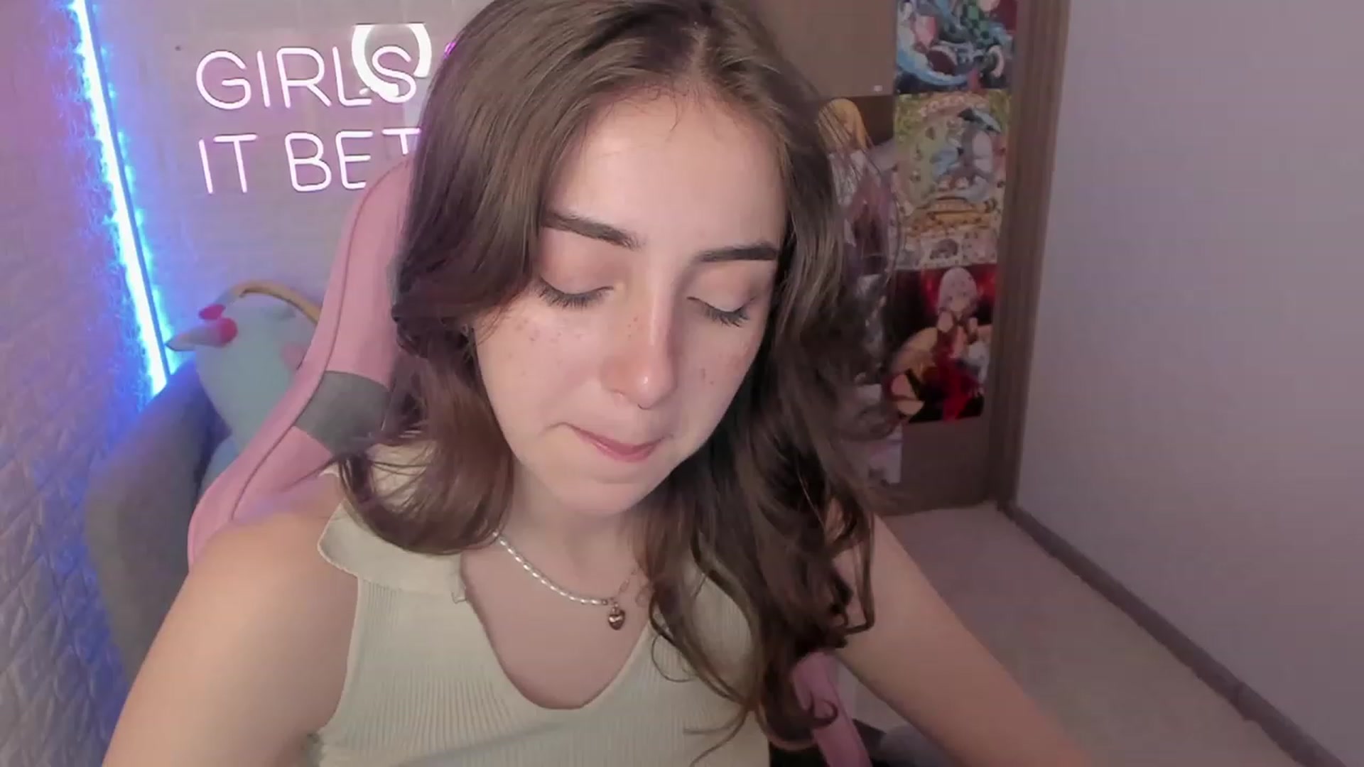 Gallery image thumbnail from ElsaYoung's myfreecams stream on, 01/25/2023, 12:06 image 12 of 20