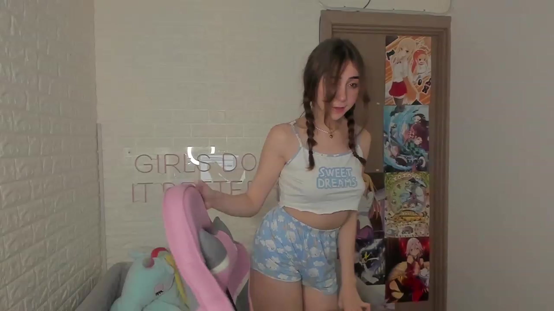 Gallery image thumbnail from ElsaYoung's myfreecams stream on, 01/26/2023, 08:38 image 9 of 20